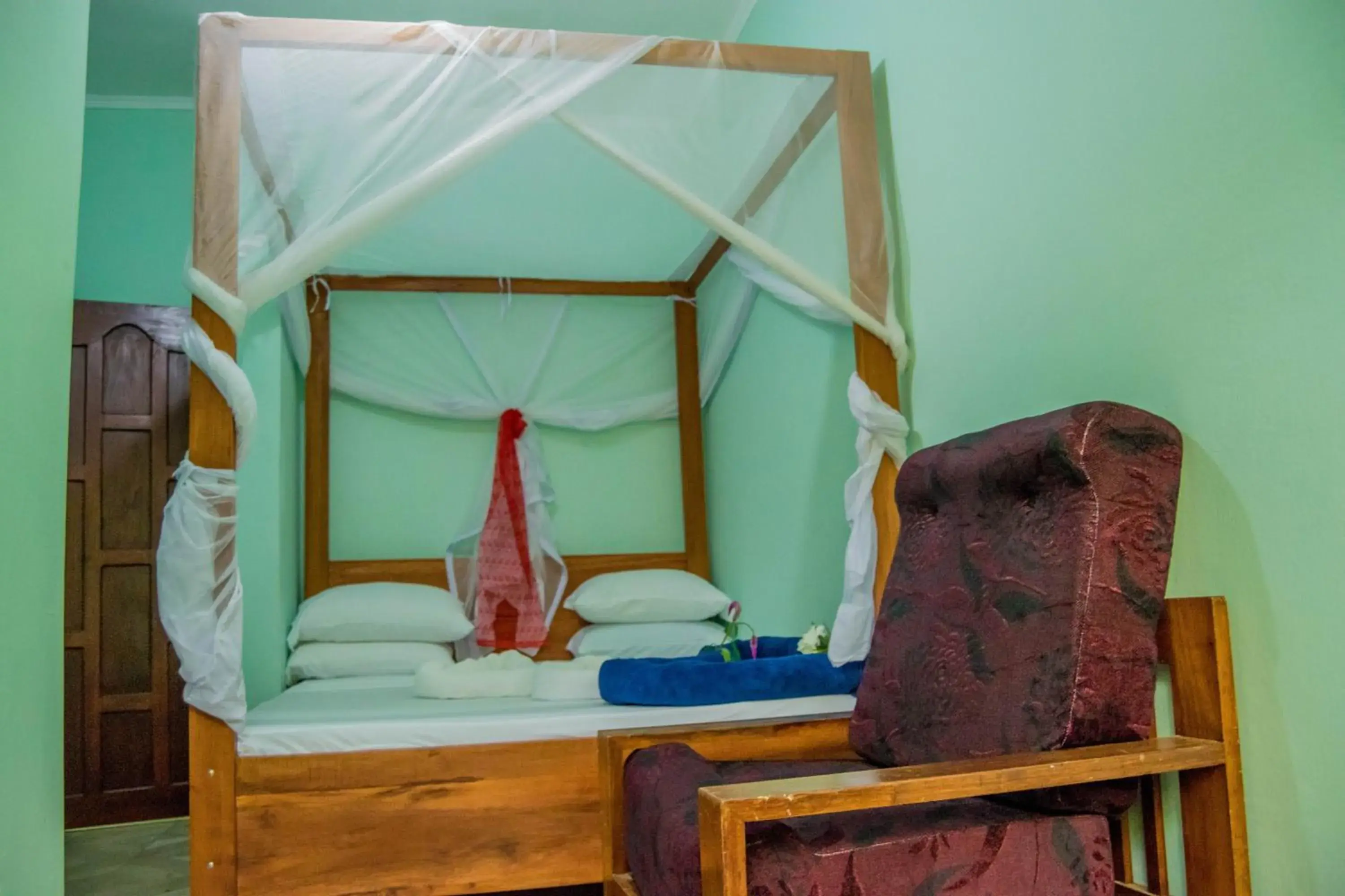 Single Room with Private Bathroom - single occupancy in Kilimanjaro Summit Lodge Single Room with Private Bathroom - single occupancy in Kilimanjaro Summit Lodge