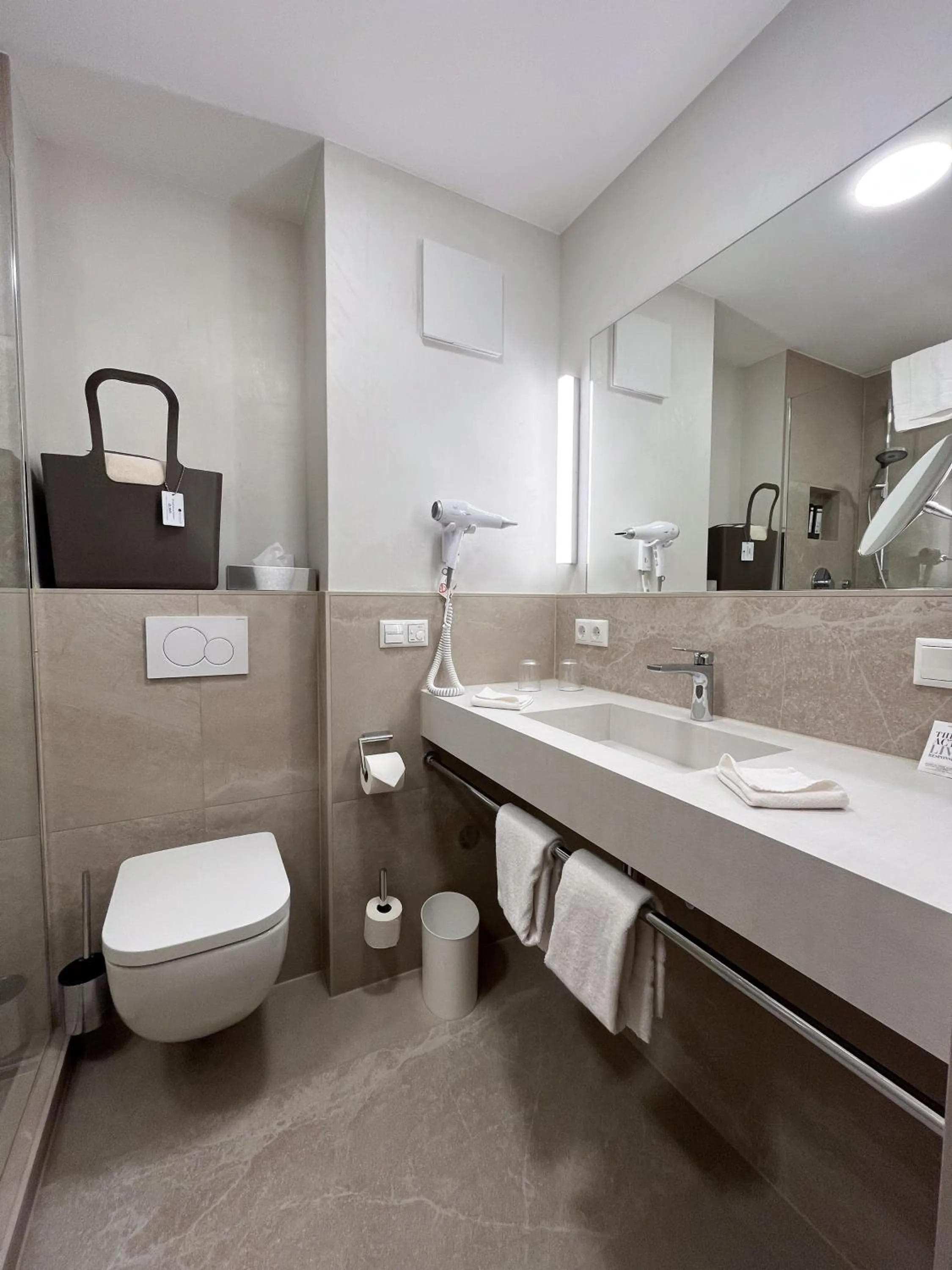 Bathroom in Riessersee Hotel