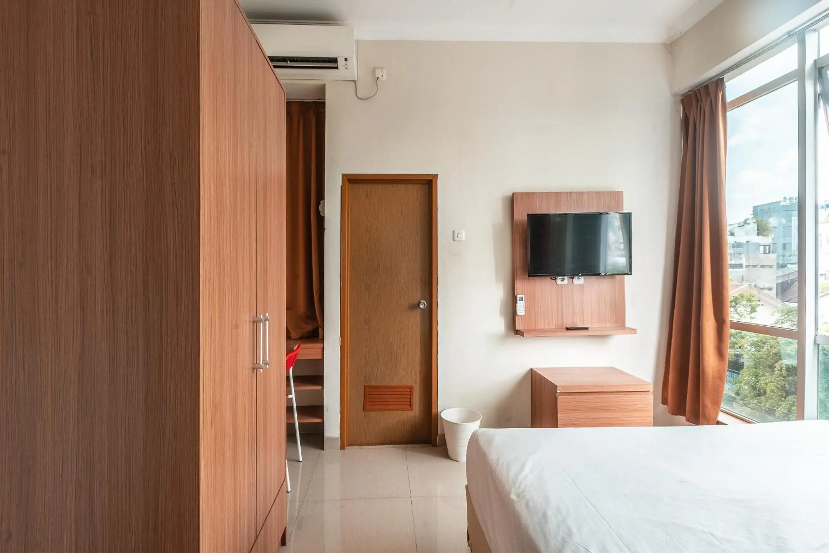 Deluxe Double Room in The Kartini 8 Residence - Mangga Besar Deluxe Double Room in The Kartini 8 Residence - Mangga Besar