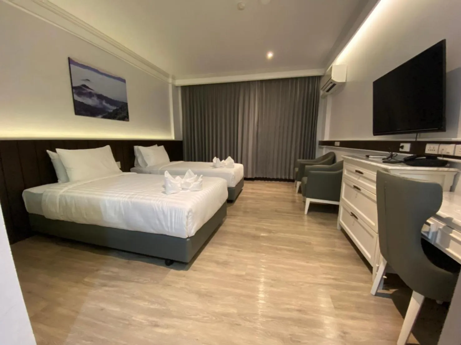 Bed in Grandview Landmark Betong Hotel