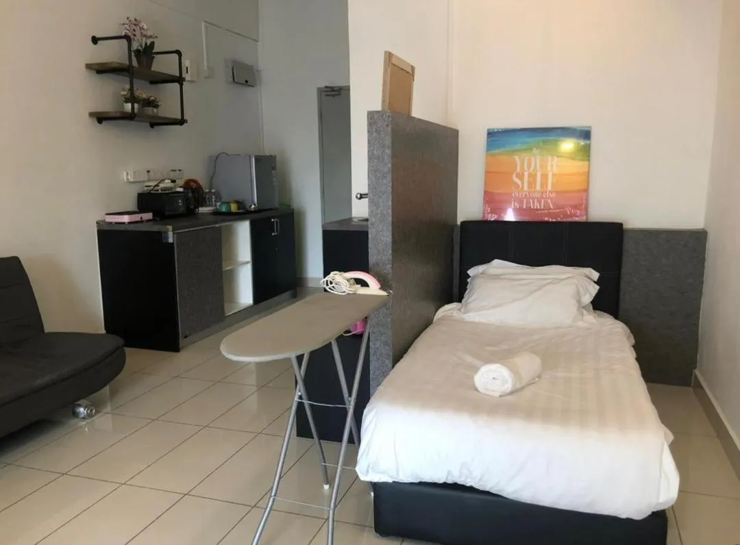 Bed in Aeropod 5 mins to Airport 10 mins to KK city