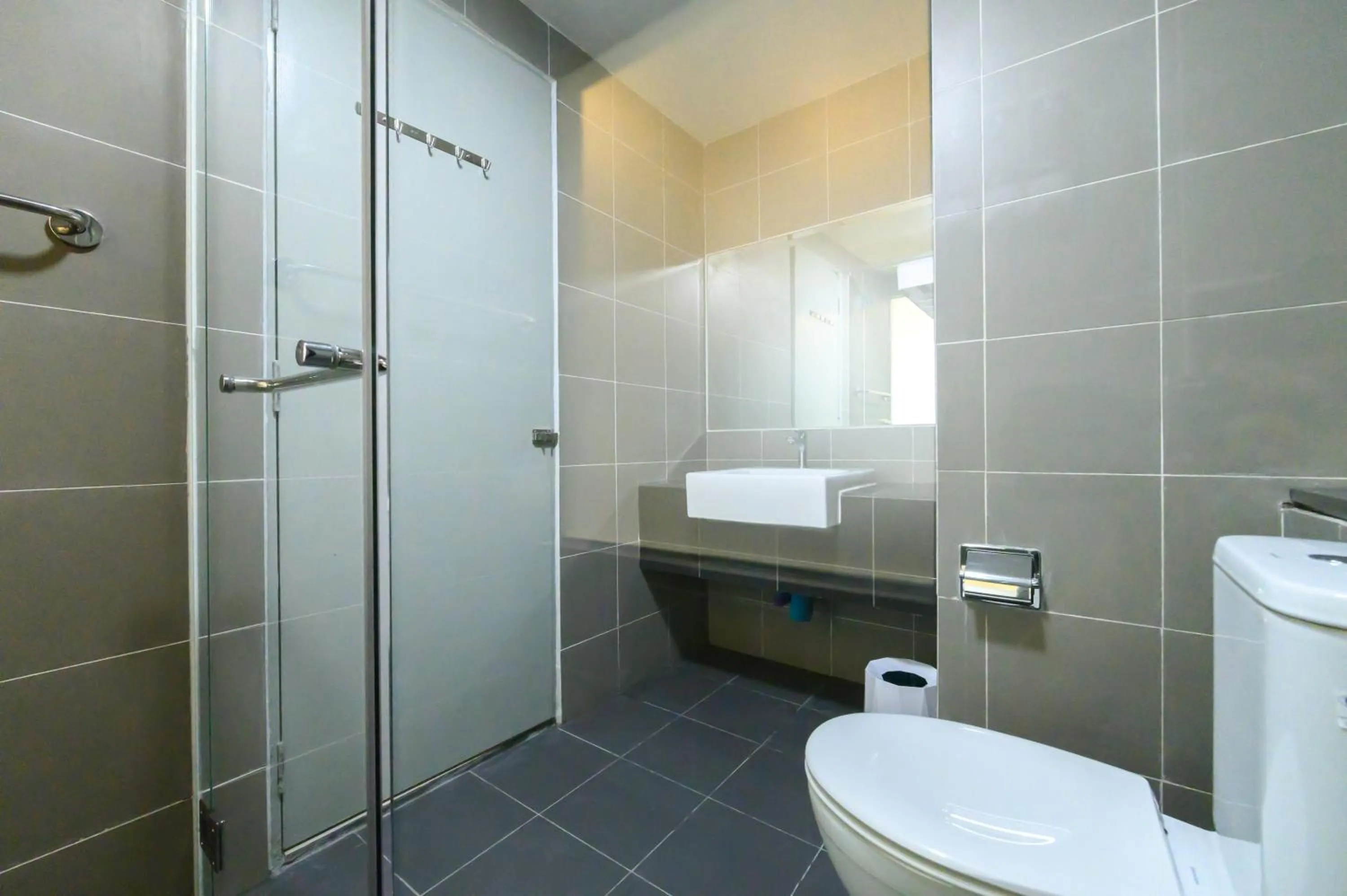 Shower in Aeropod 5 mins to Airport 10 mins to KK city