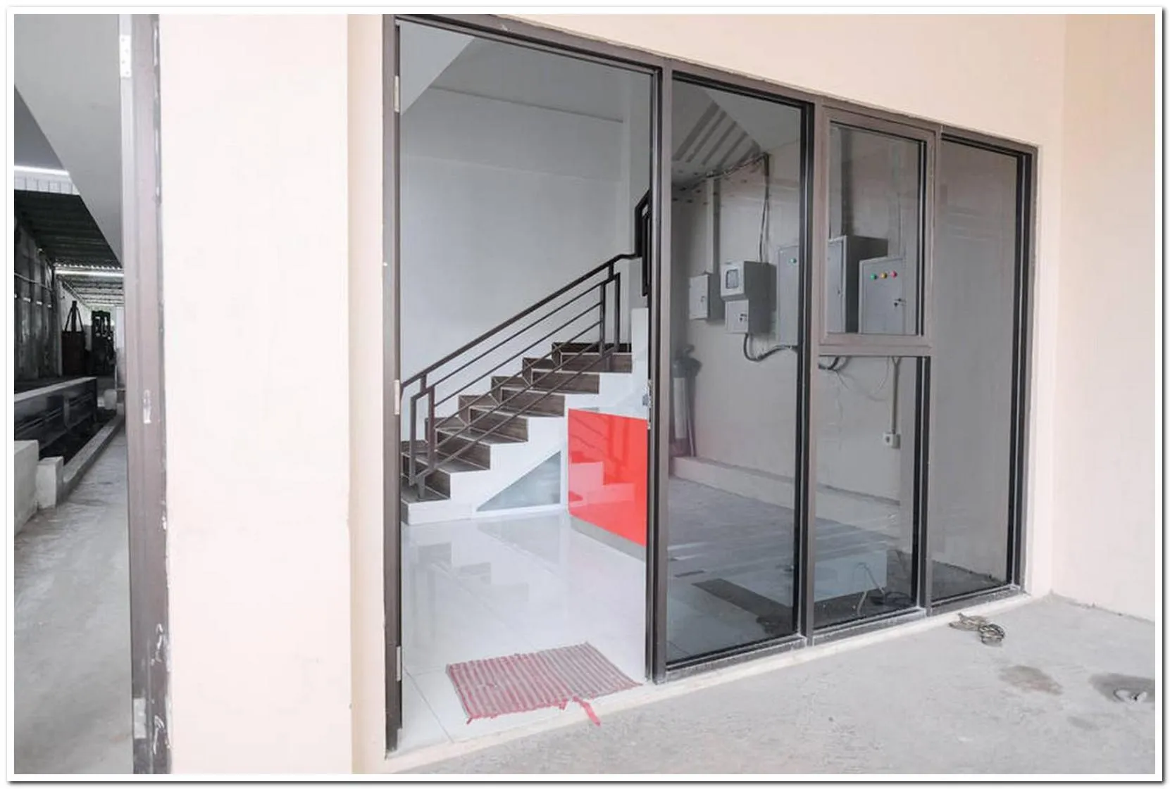 Facade/entrance in RedDoorz near Kota Tua 2