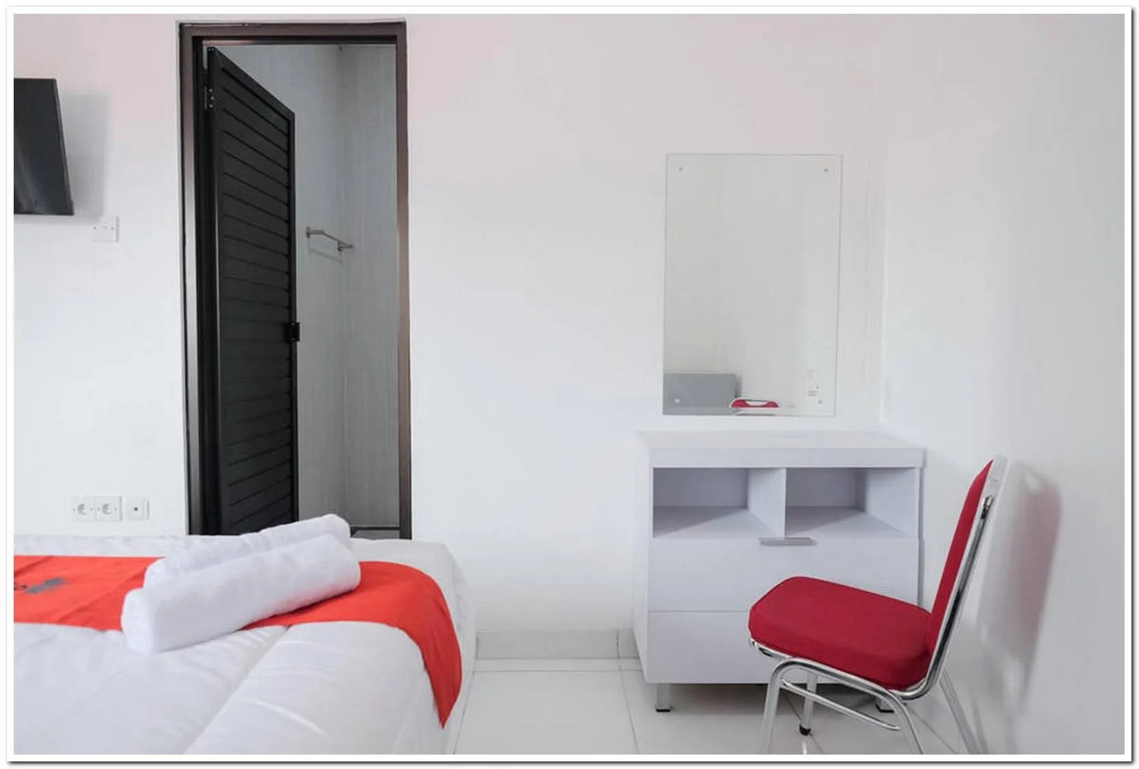 Bedroom, Bed in RedDoorz near Kota Tua 2