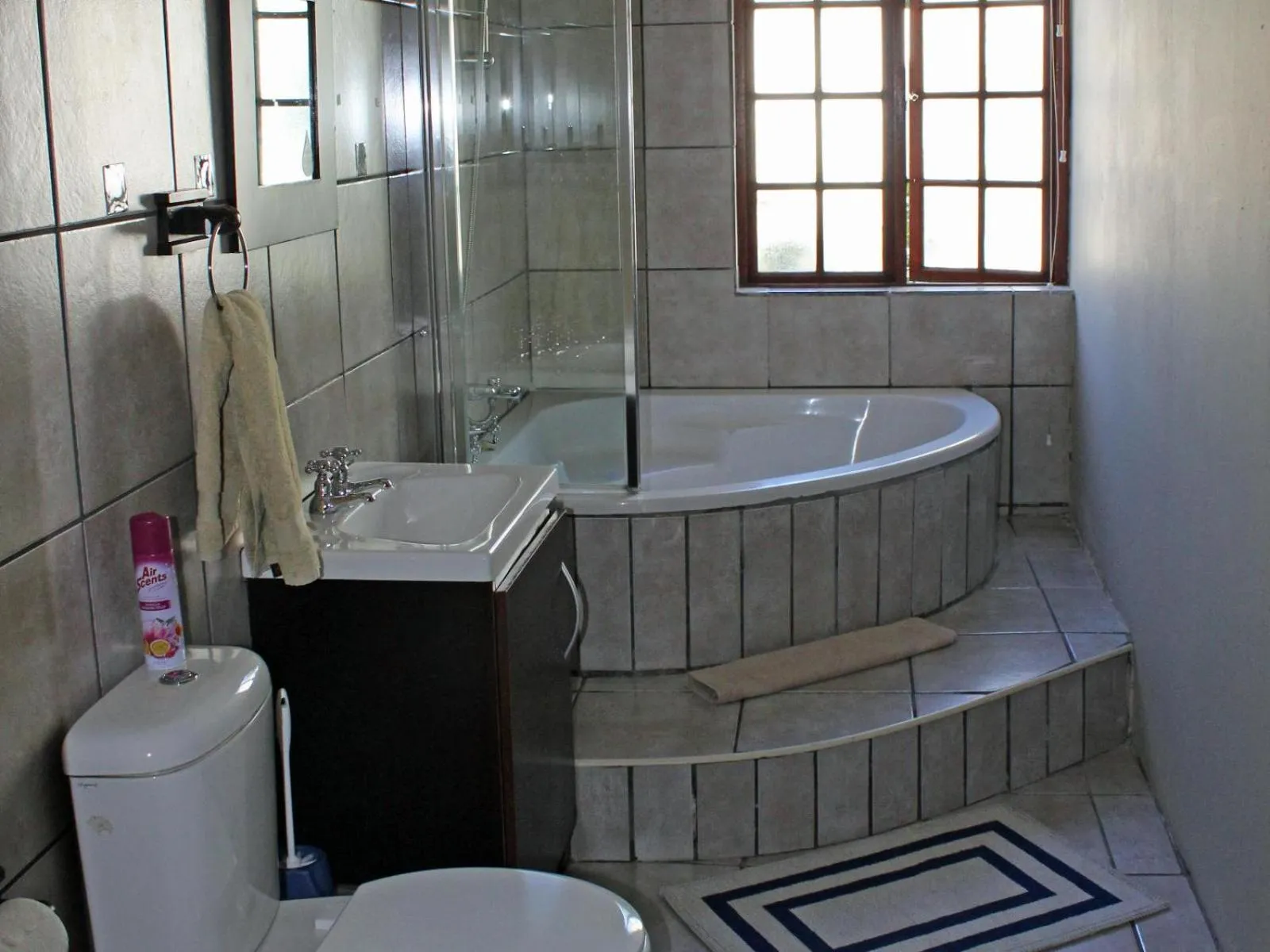 Shower in 4 Elements lodge