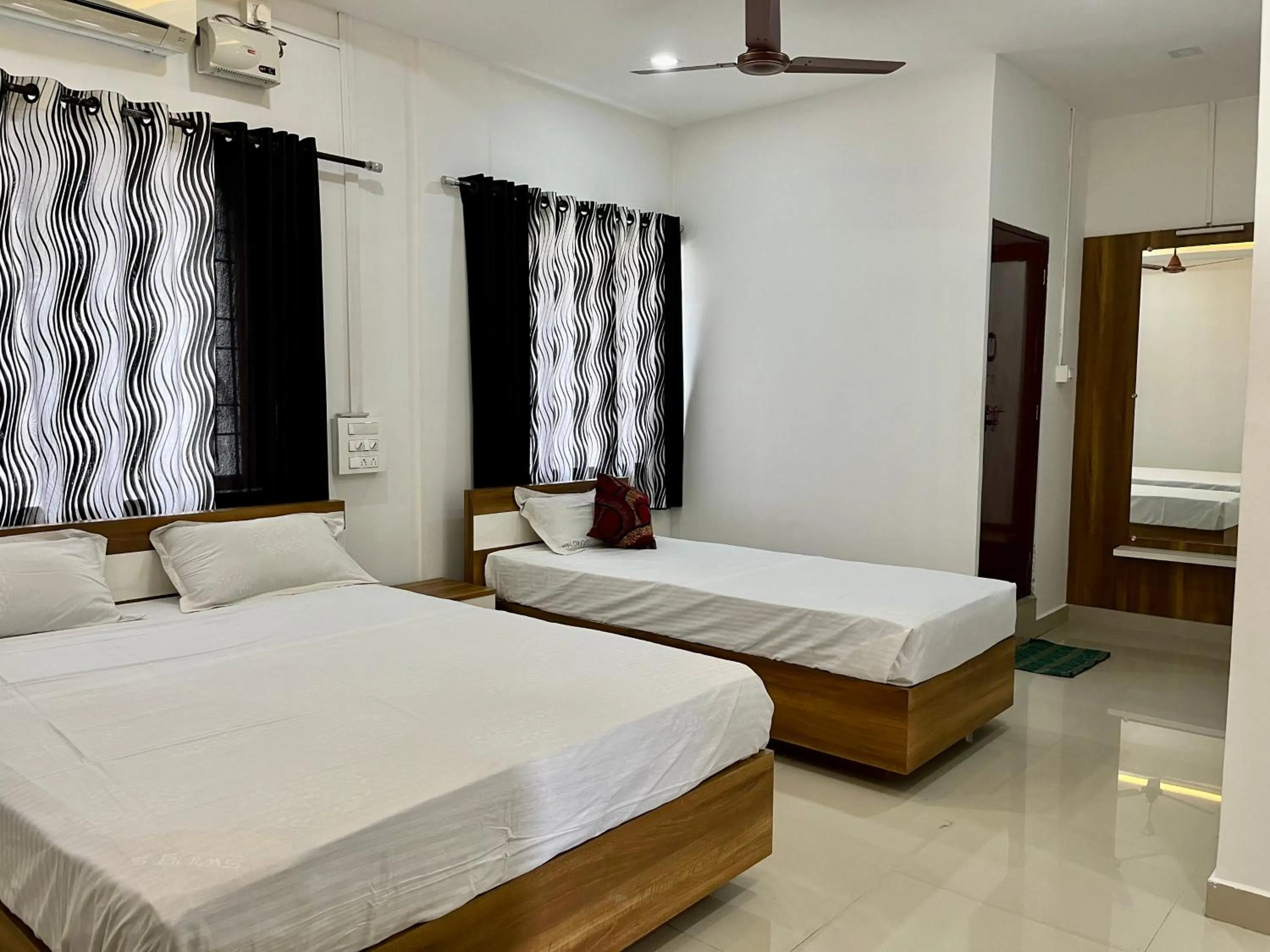 Bedroom, Bed in The Grand Inn