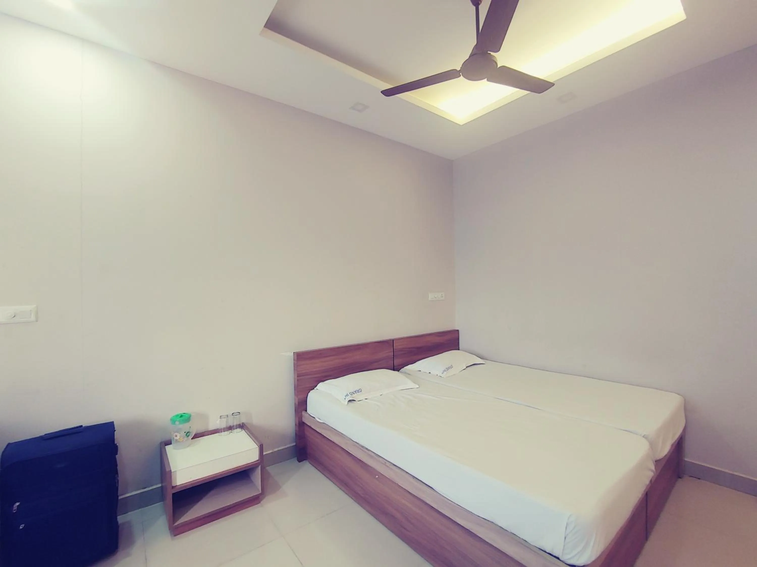 Bedroom, Bed in The Grand Inn