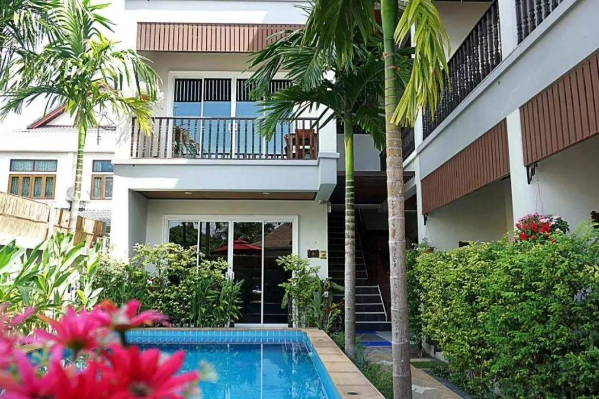 Swimming pool in Vivi Boutique Room Hotel SHA Plus