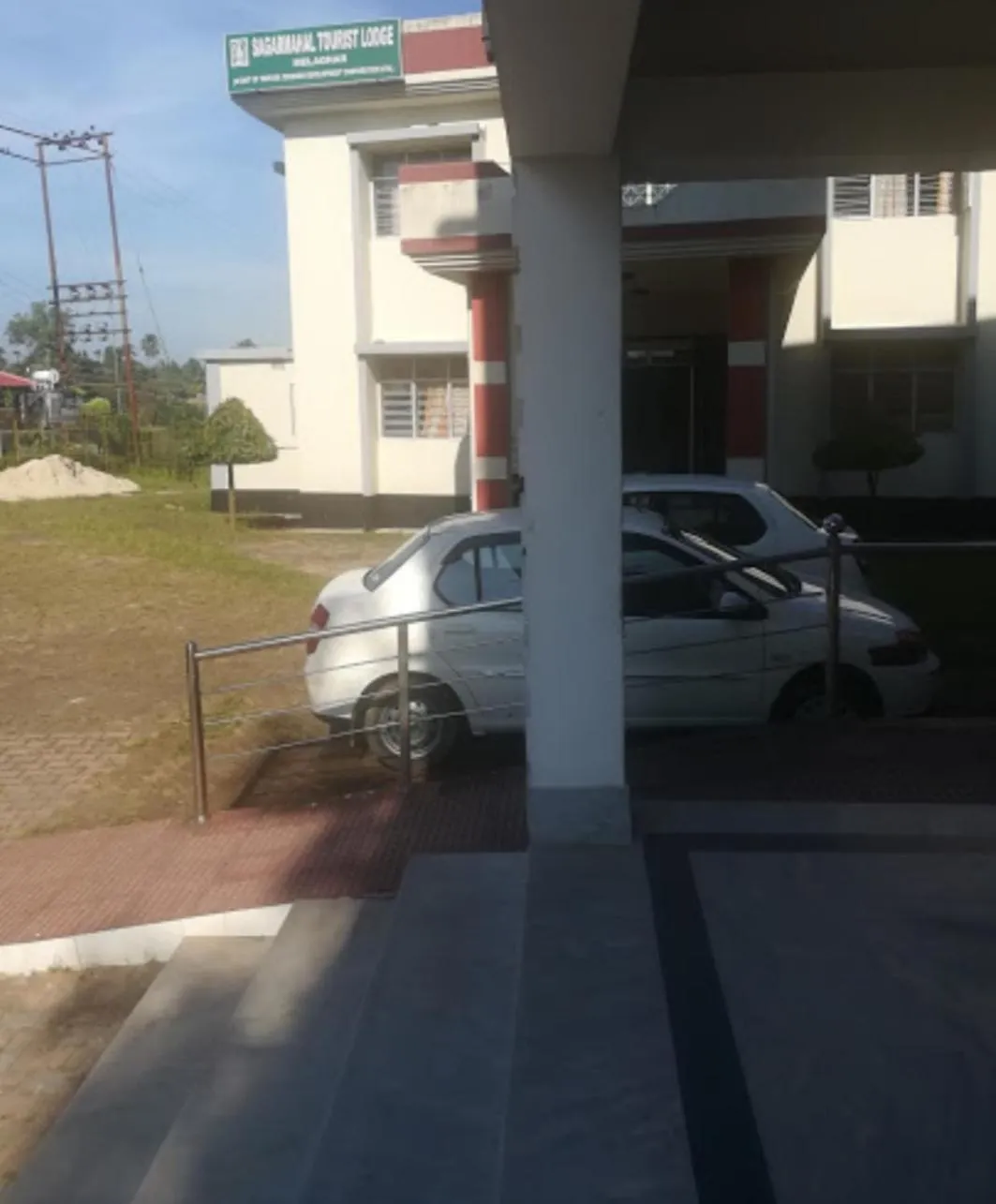 Facade/entrance in Lake Side Resort Neermahal