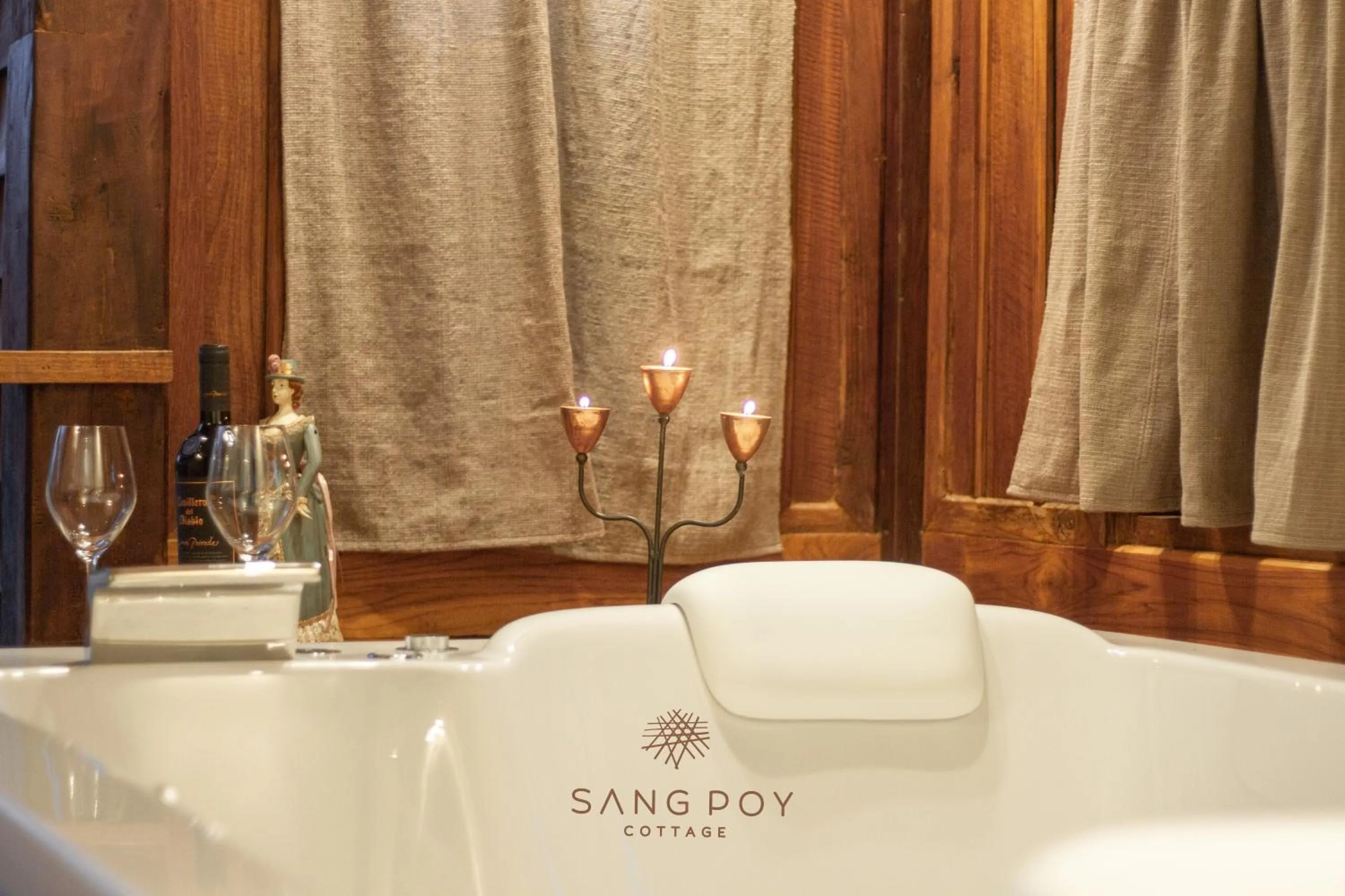 Bath in Sang Poy Cottage