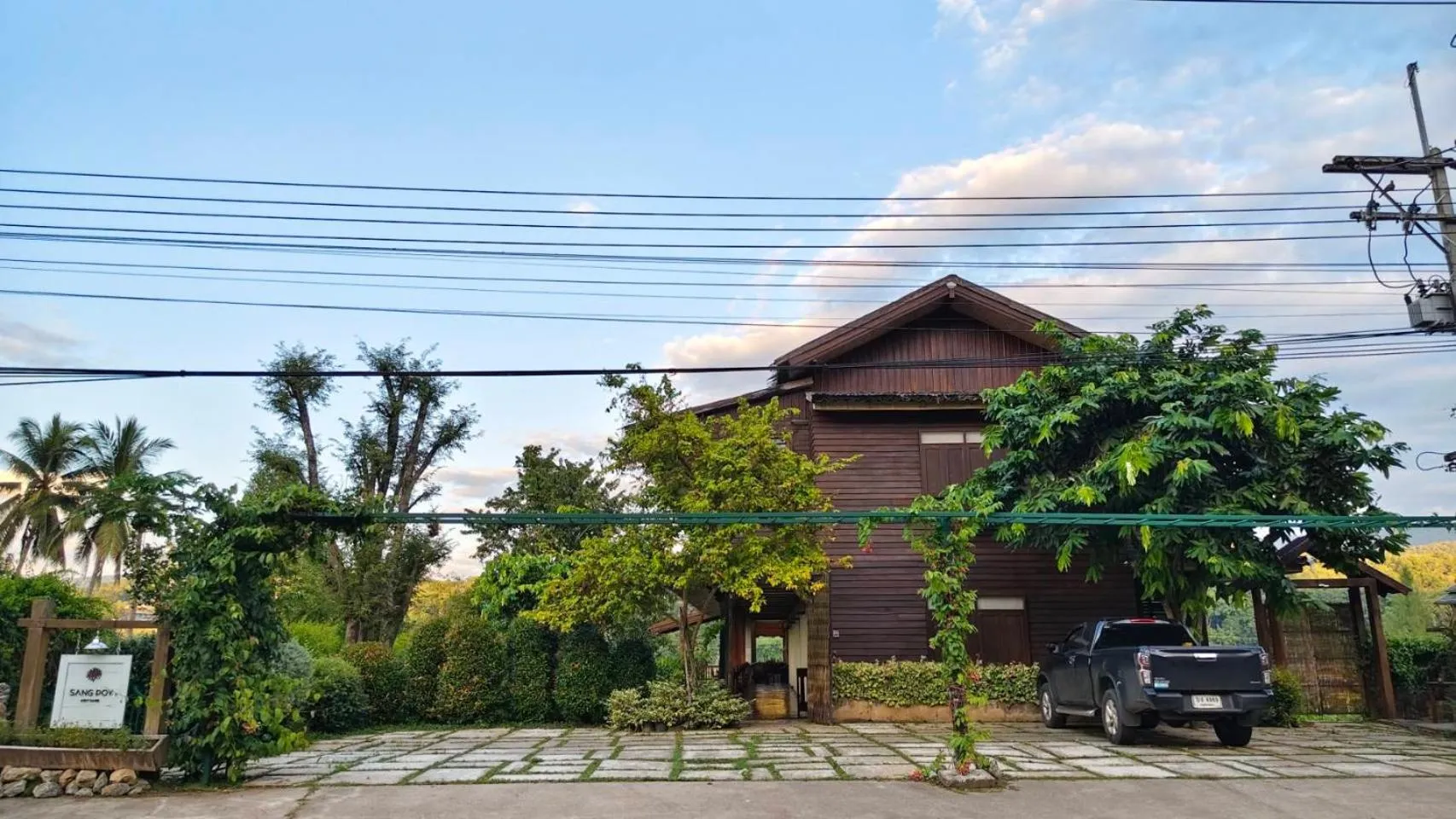 Day in Sang Poy Cottage