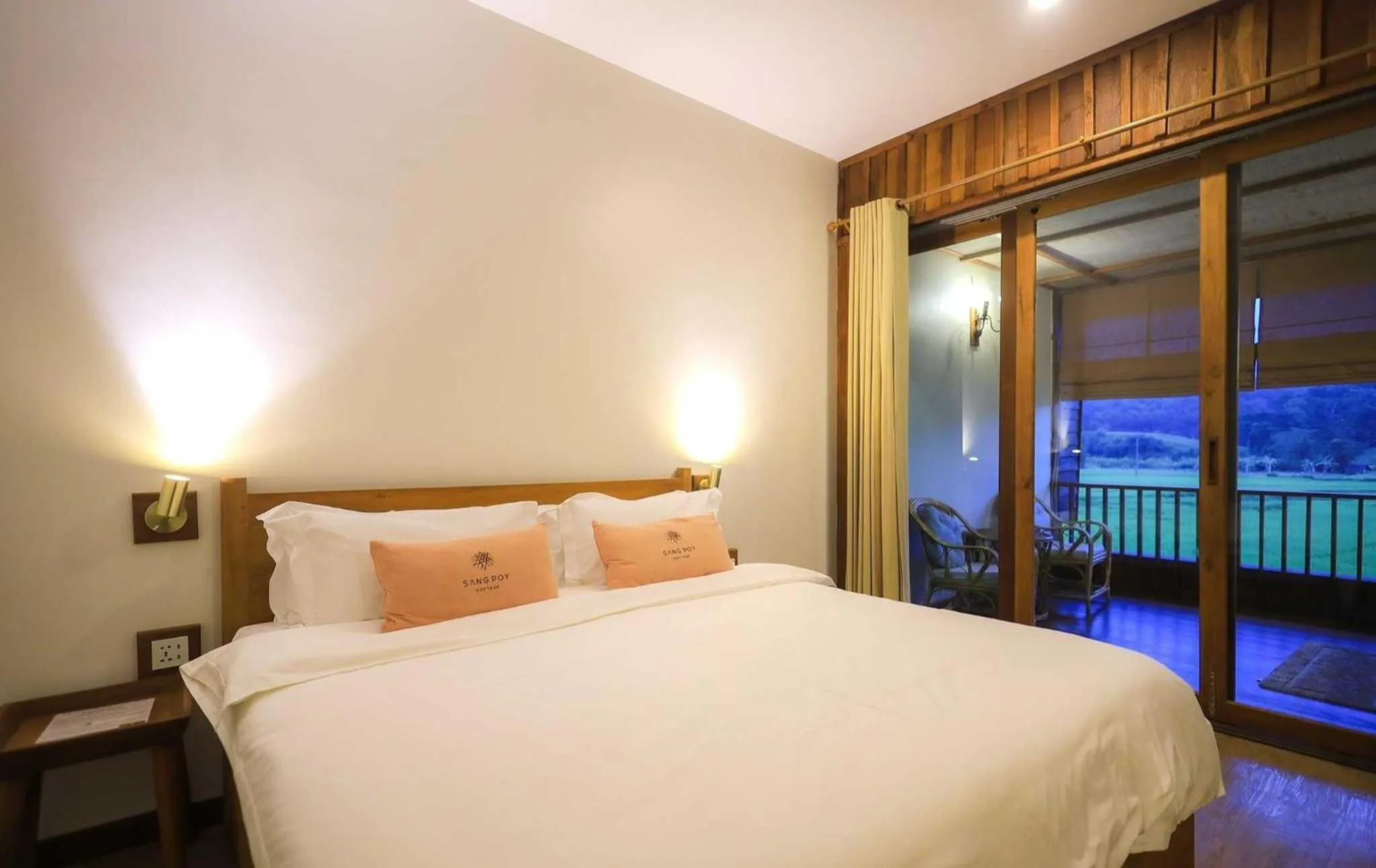 Bedroom, Bed in Sang Poy Cottage