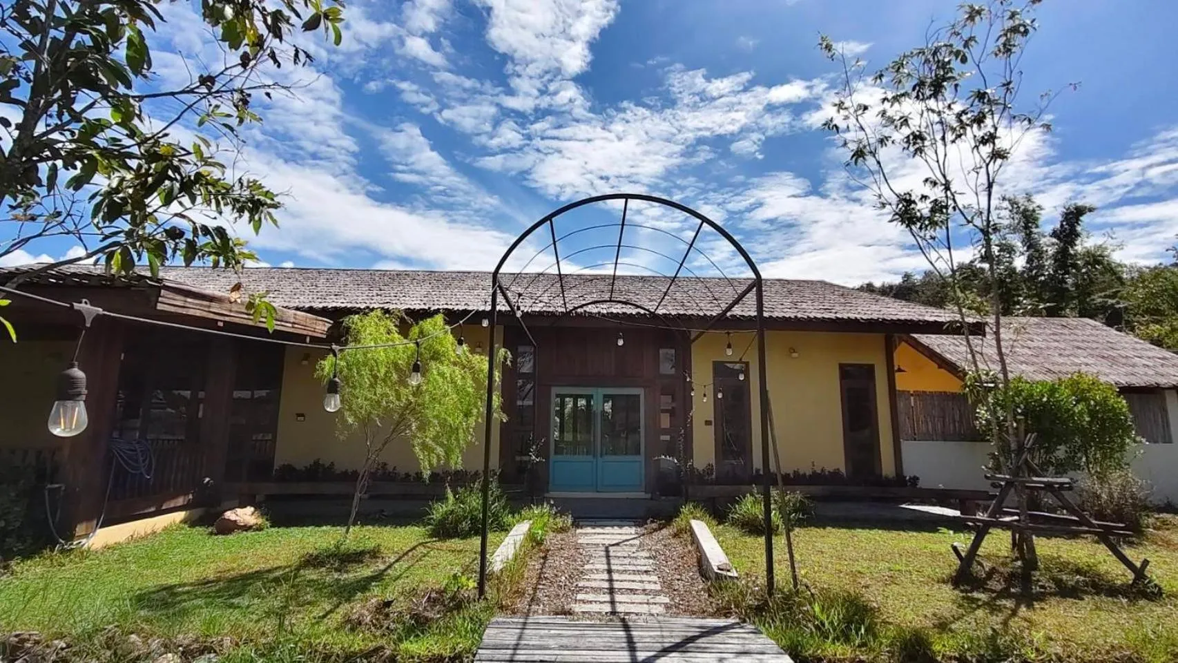 Day in Sang Poy Cottage