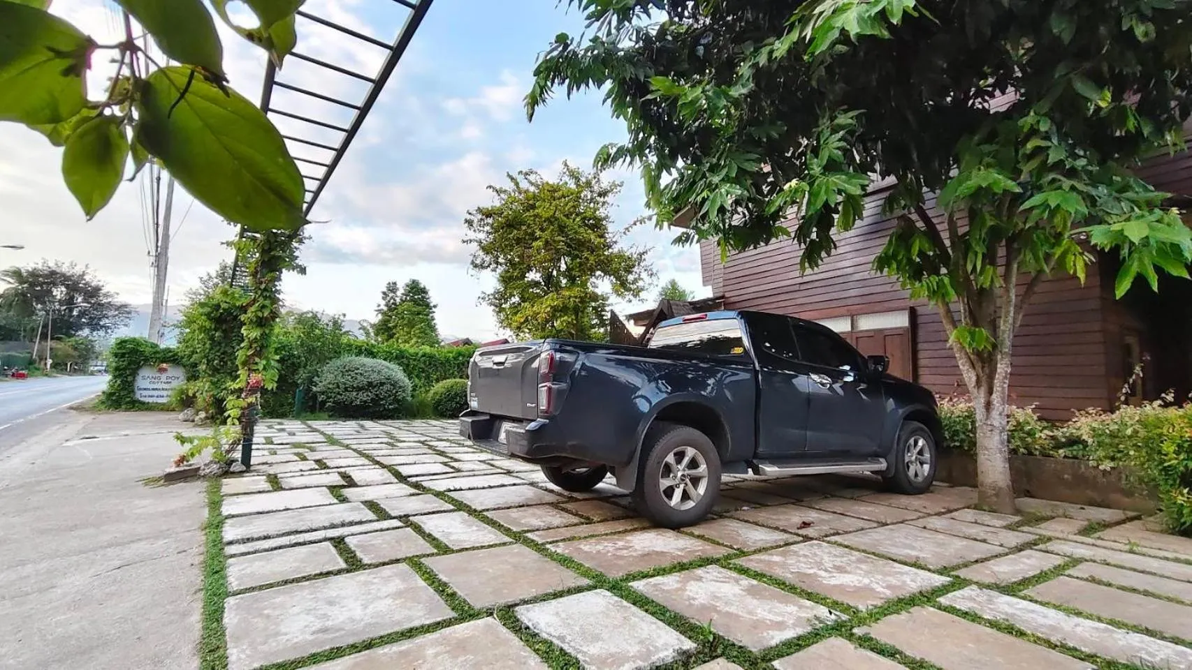 Street view in Sang Poy Cottage