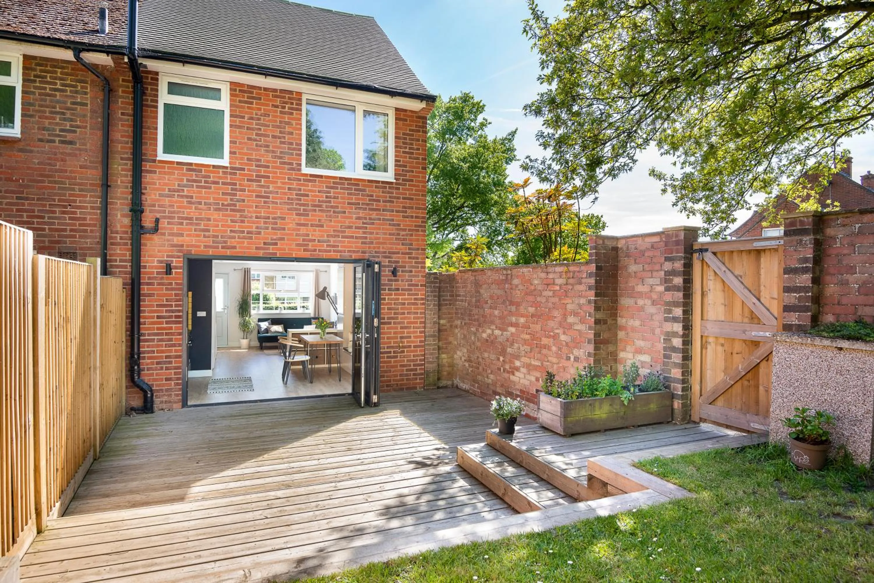 Garden in 2 bed house close to Town Centre