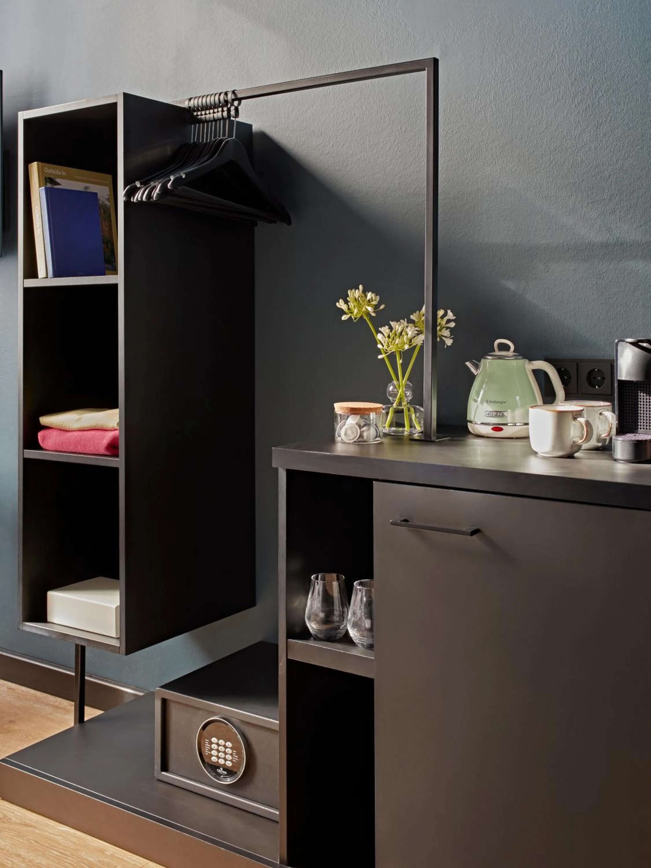 wardrobe in Numa Berlin Sketch