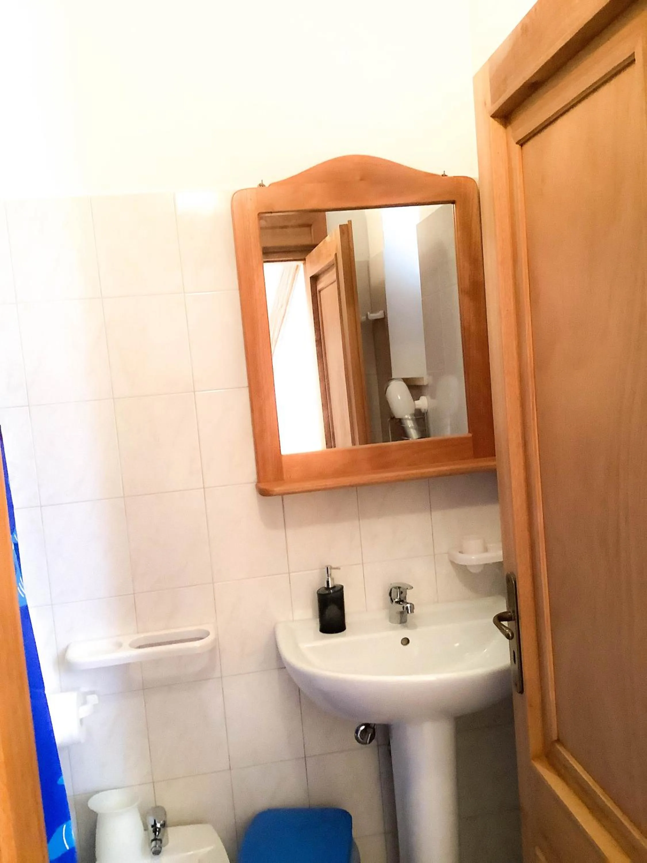 Bathroom in Affittacamere La saracina