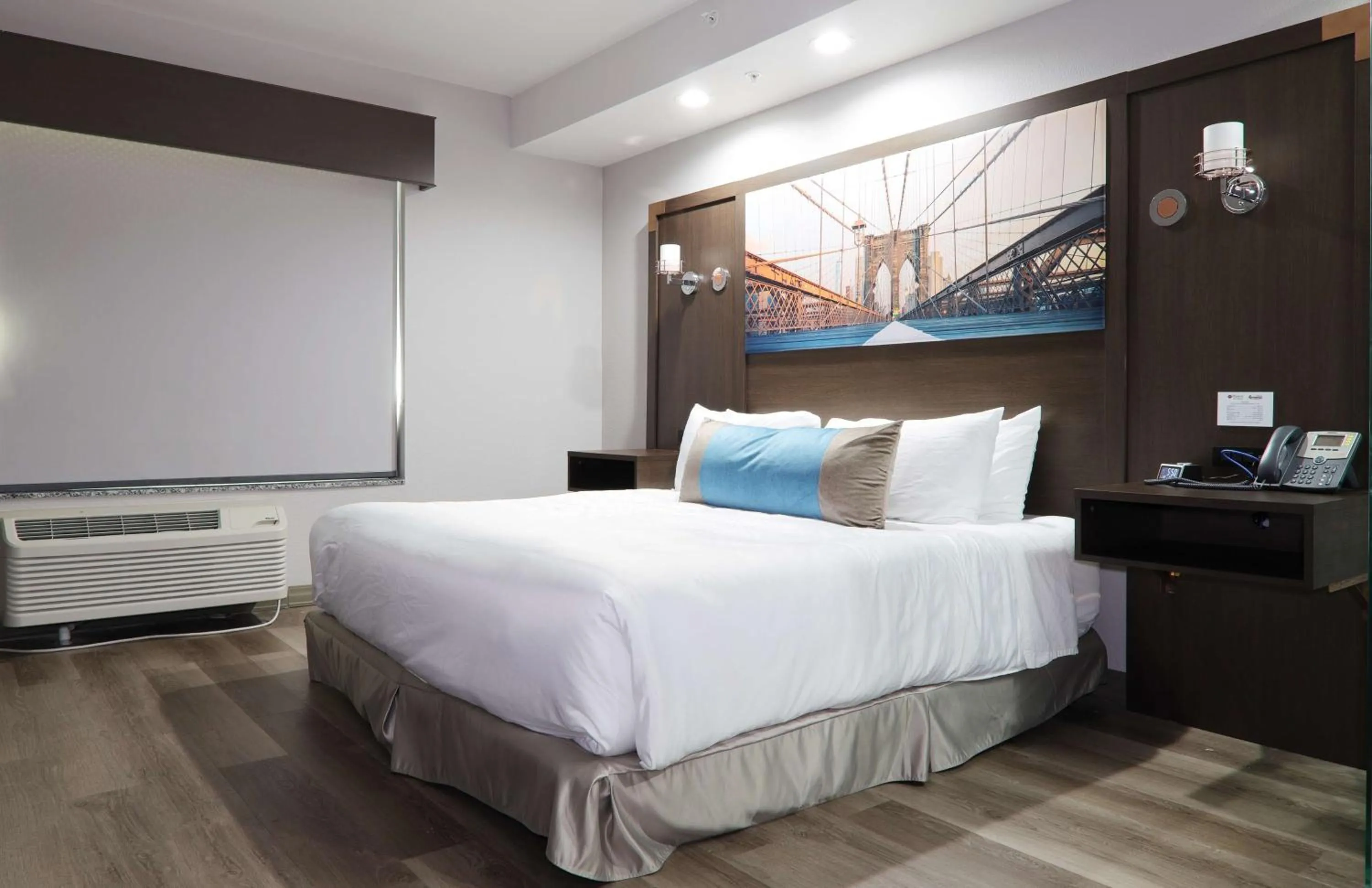 Photo of the whole room, Bed in Hotel Manhattan, BW Signature Collection