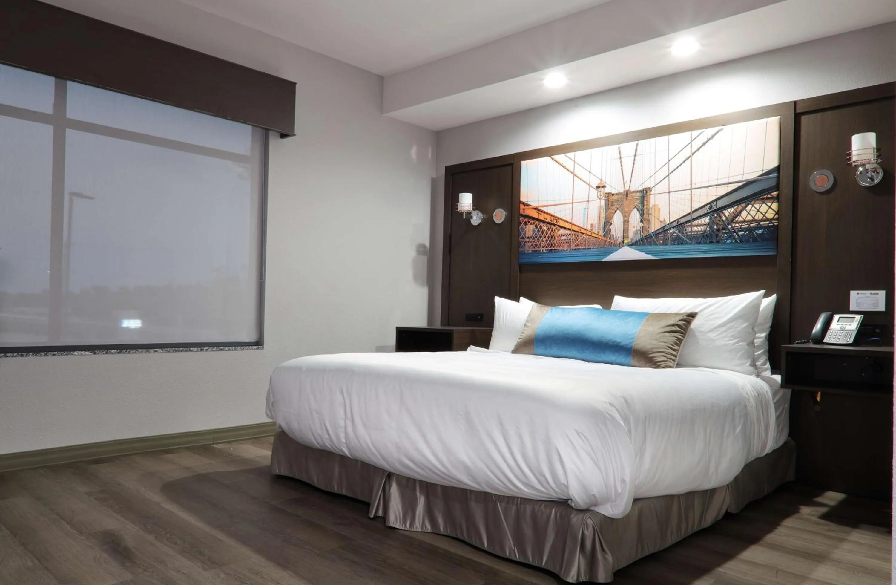 Photo of the whole room, Bed in Hotel Manhattan, BW Signature Collection