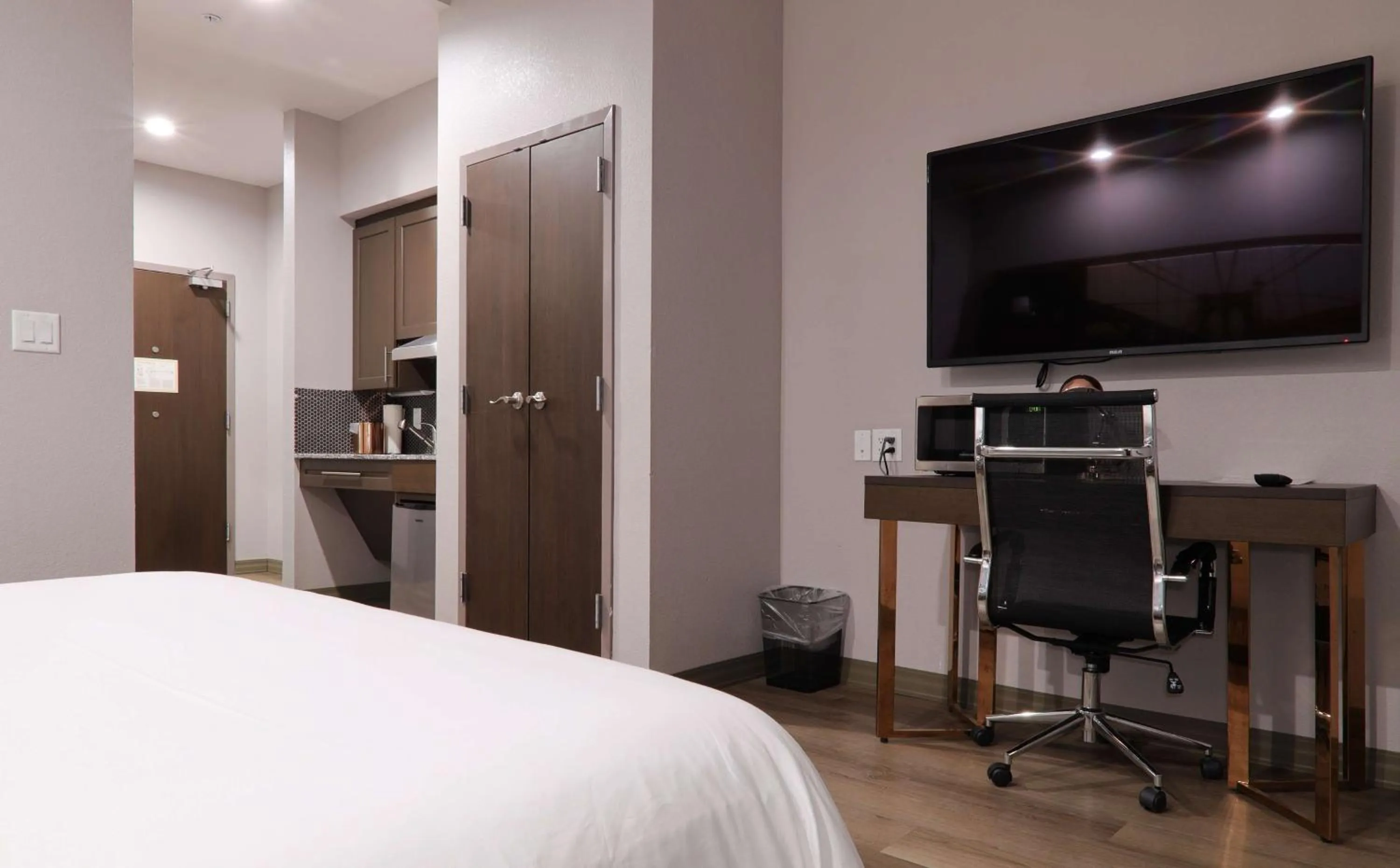 Photo of the whole room, Bed in Hotel Manhattan, BW Signature Collection