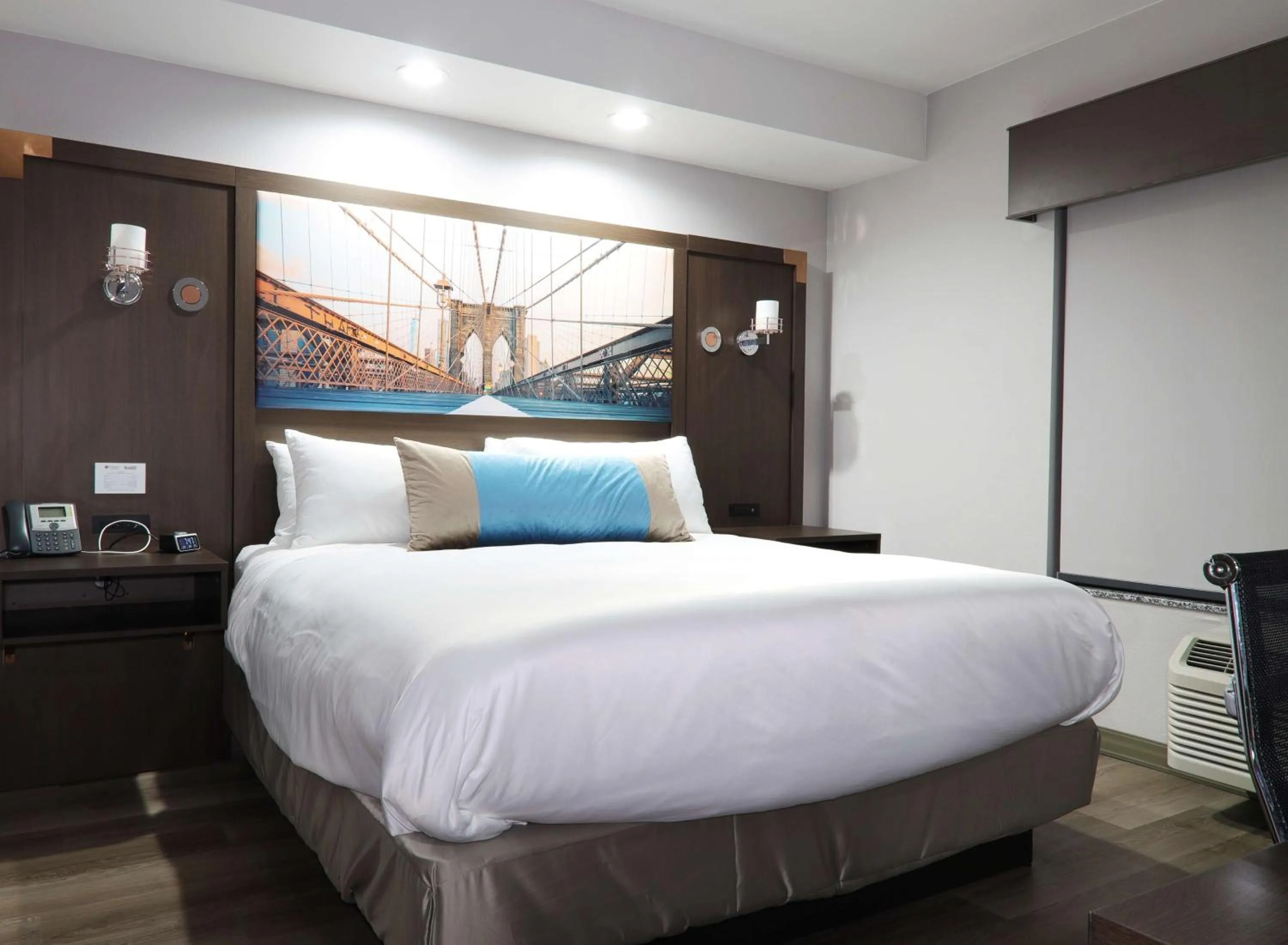 Photo of the whole room, Bed in Hotel Manhattan, BW Signature Collection