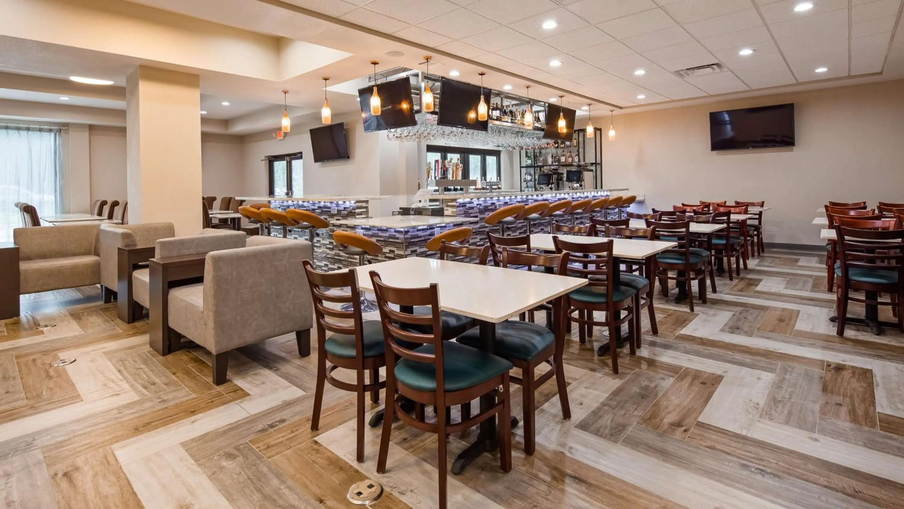 Restaurant/places to eat in Hotel Manhattan, BW Signature Collection