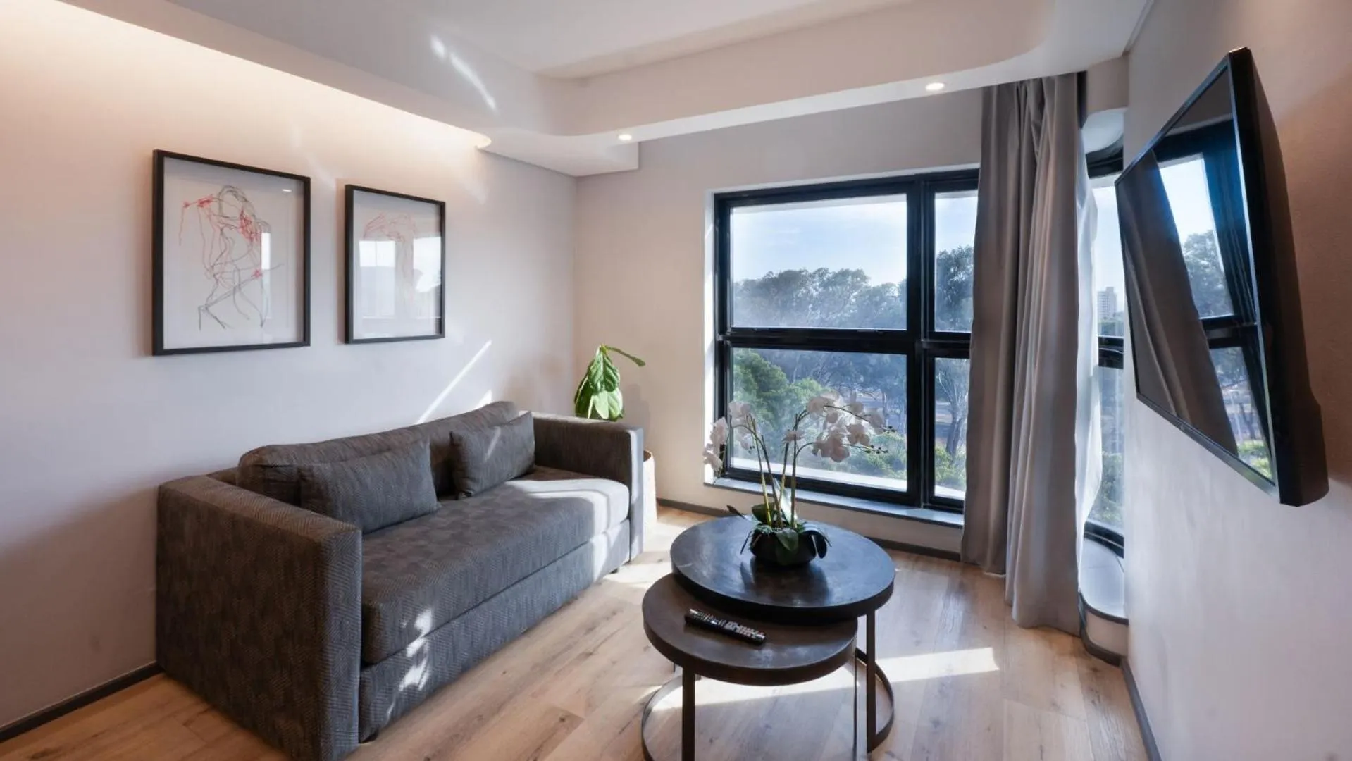 Communal lounge/ TV room in ANEW Hotel Green Point Cape Town