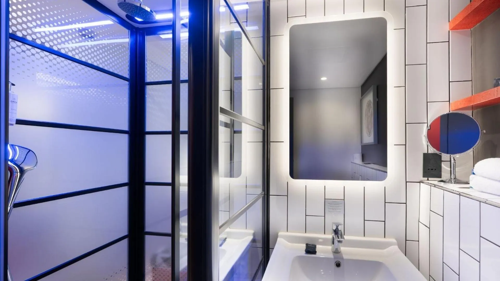 Bathroom in ANEW Hotel Green Point Cape Town