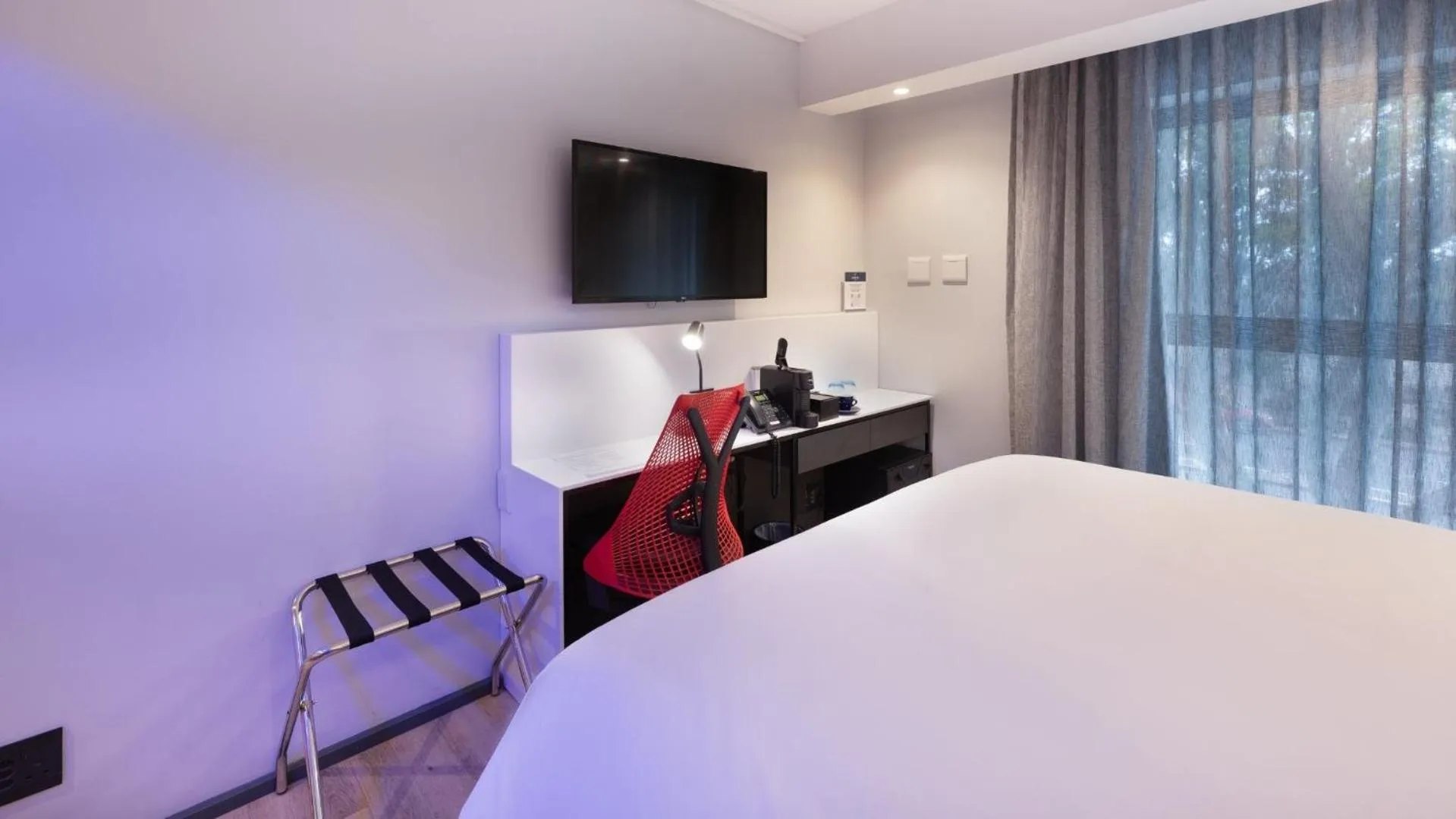 Bed in ANEW Hotel Green Point Cape Town