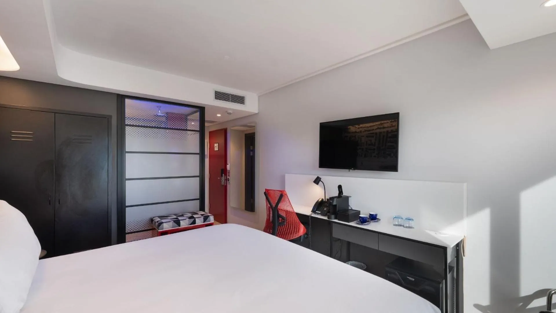 TV and multimedia, Bed in ANEW Hotel Green Point Cape Town