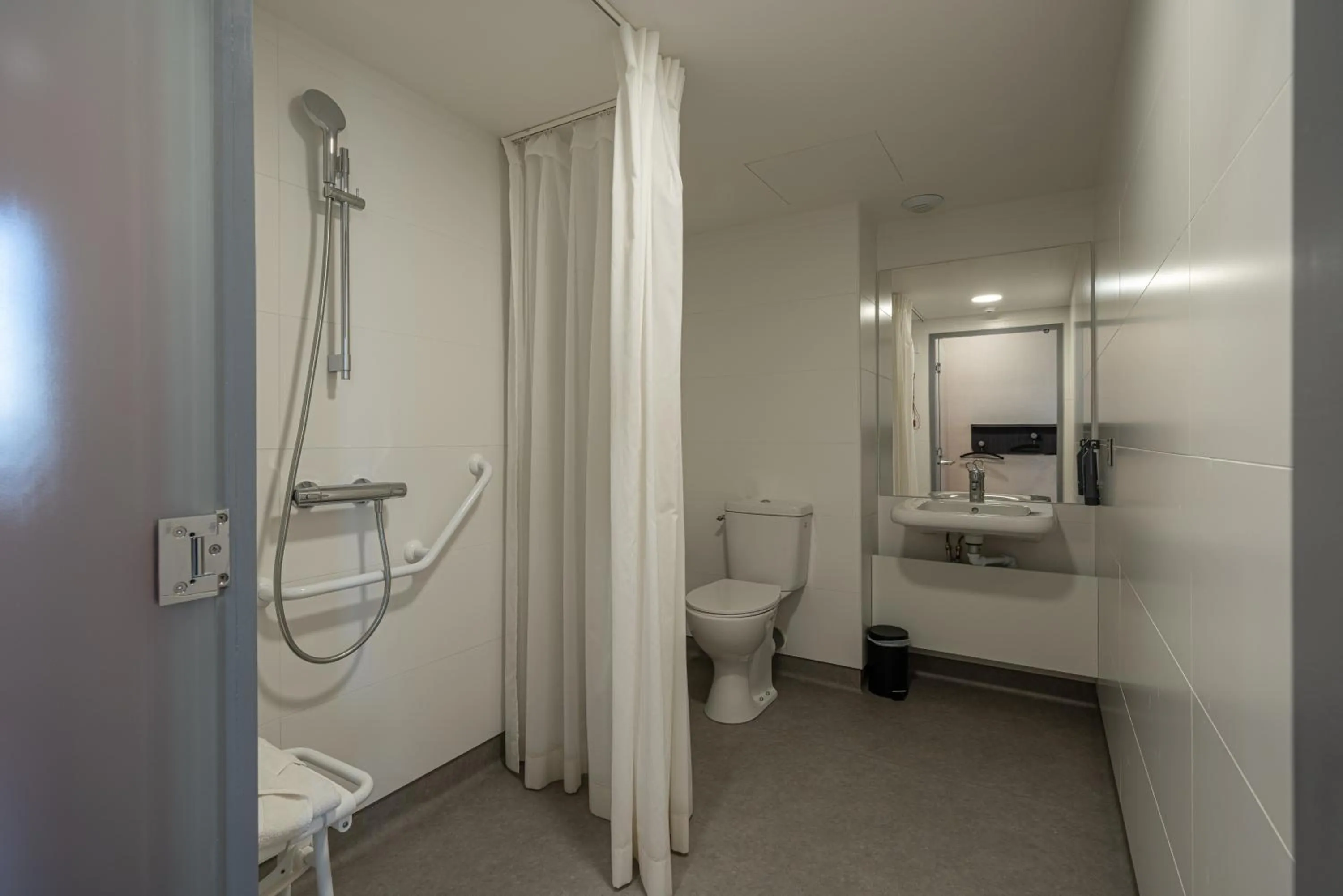 Shower in easyHotel Paris Charles de Gaulle Villepinte