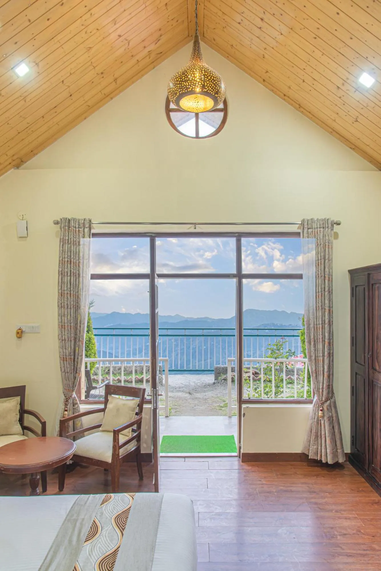 Bed in Echor - The Koti Village Resort Kufri