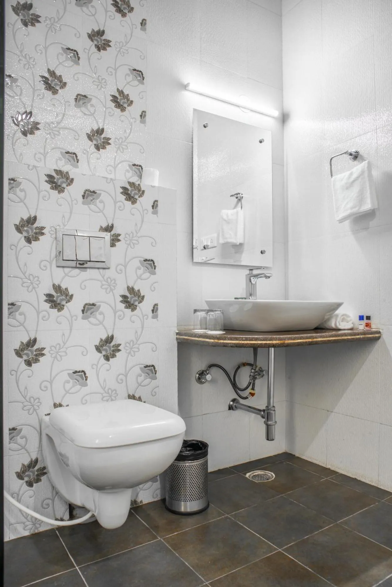 Toilet in Echor - The Koti Village Resort Kufri