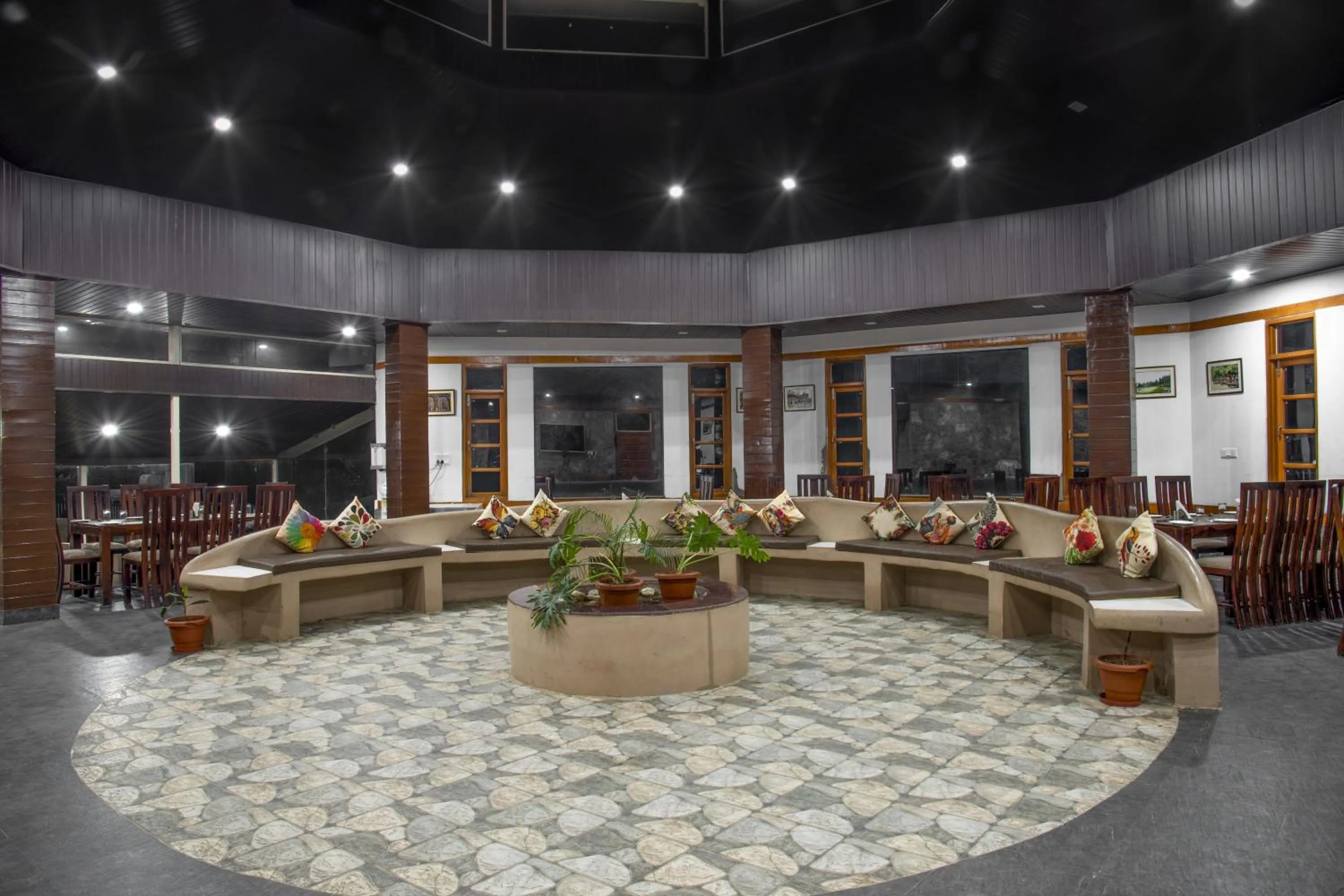 Restaurant/places to eat in Echor - The Koti Village Resort Kufri