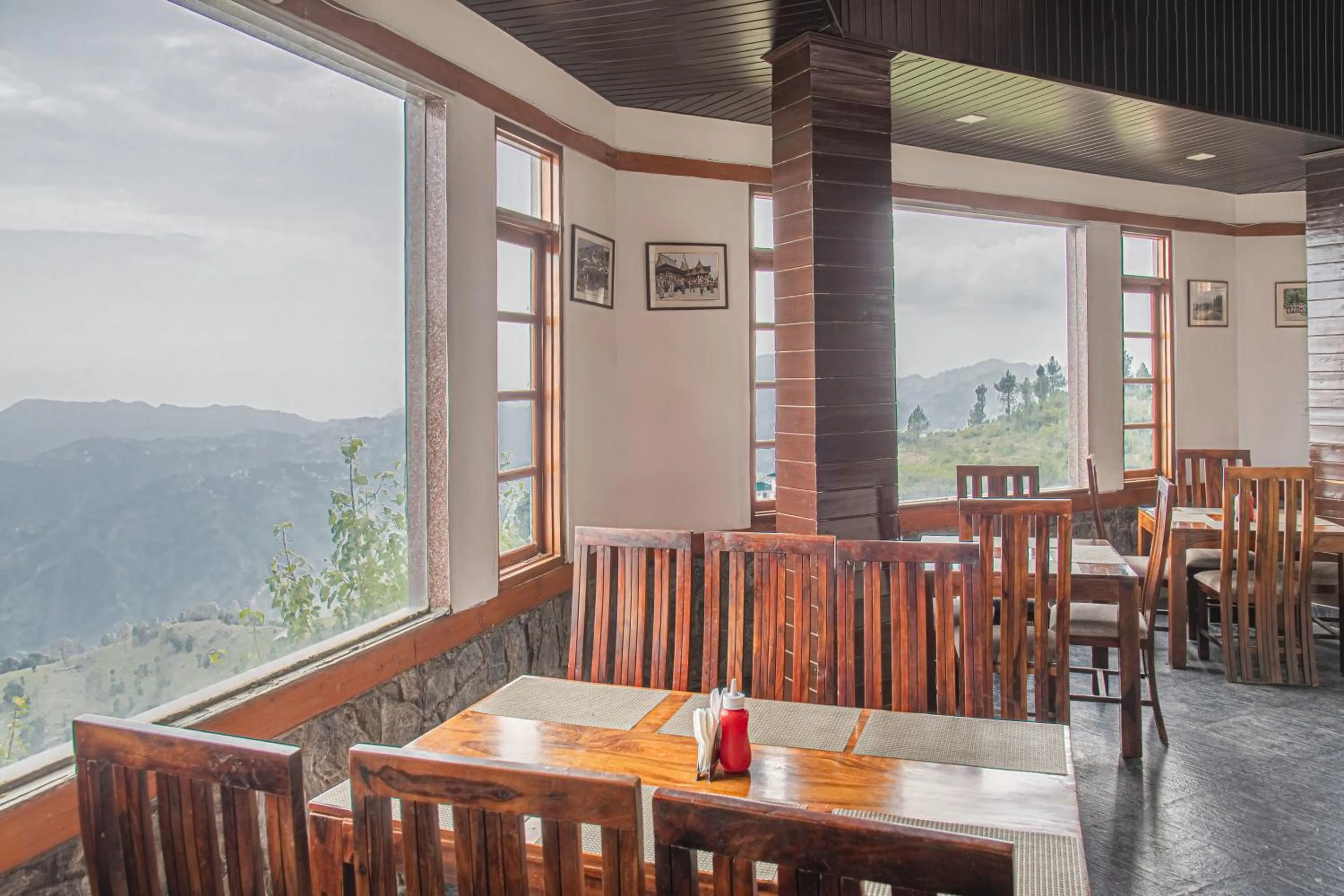 Restaurant/places to eat in Echor - The Koti Village Resort Kufri