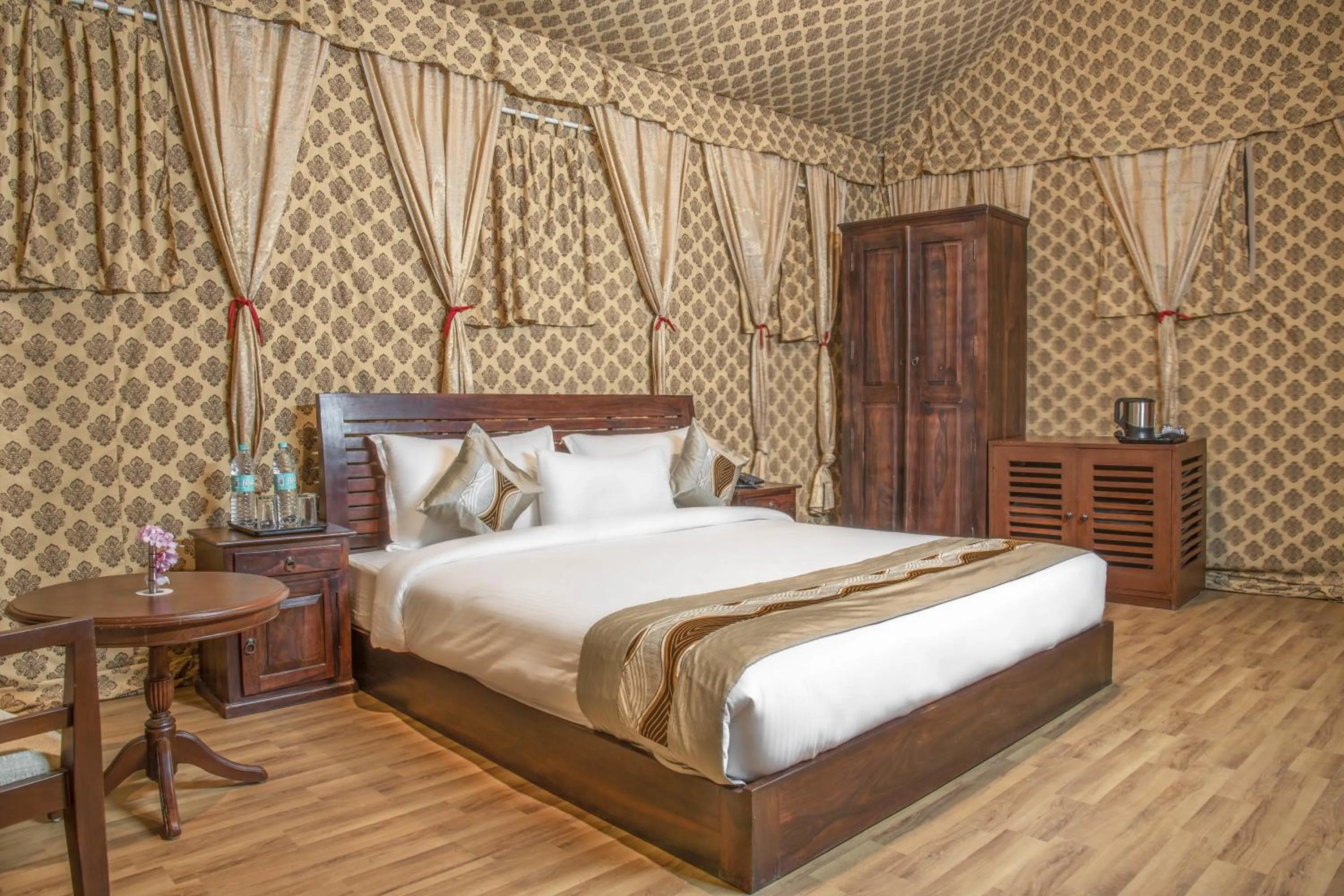 Bed in Echor - The Koti Village Resort Kufri