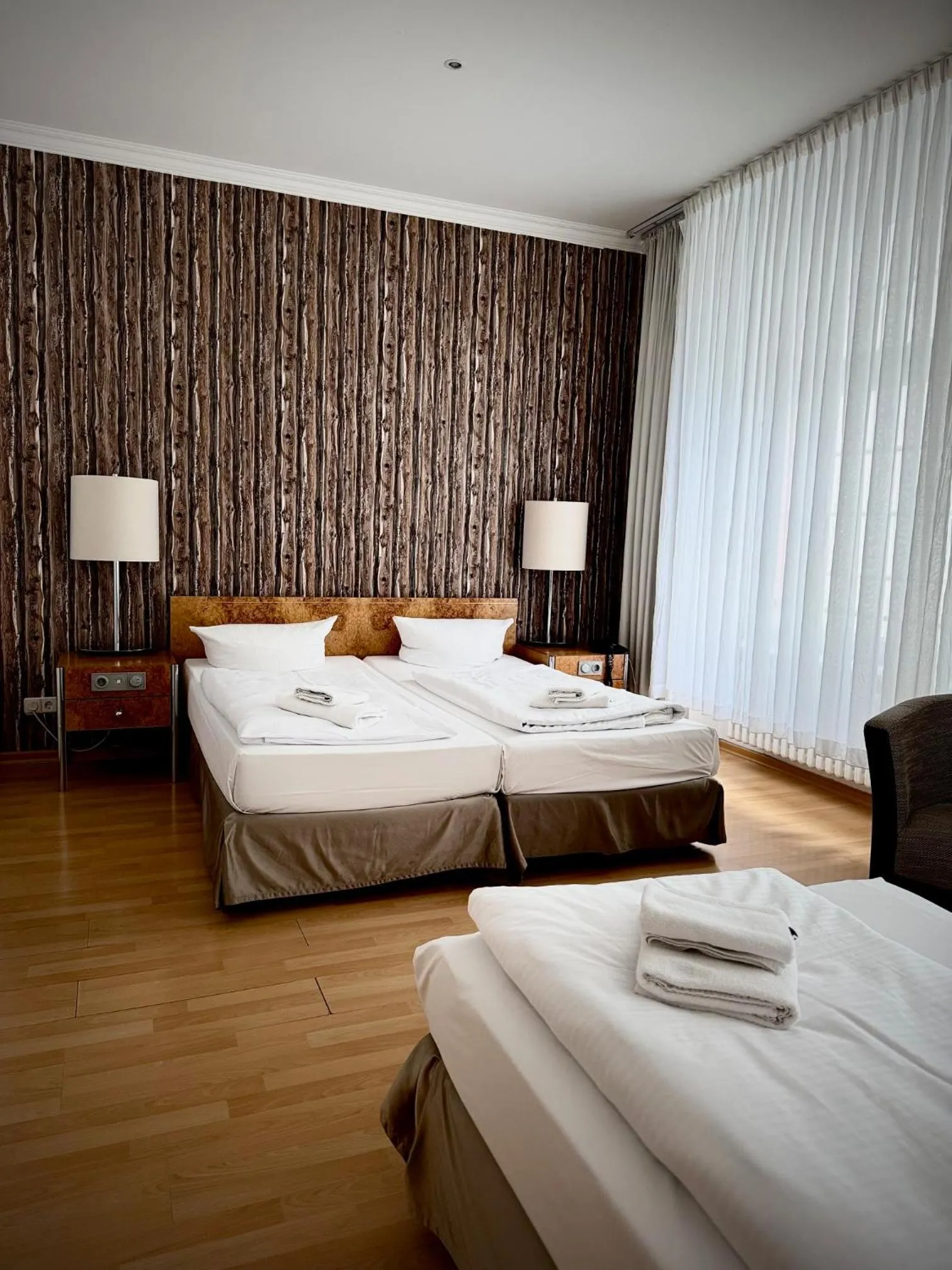 Photo of the whole room, Bed in Erlanger Hof