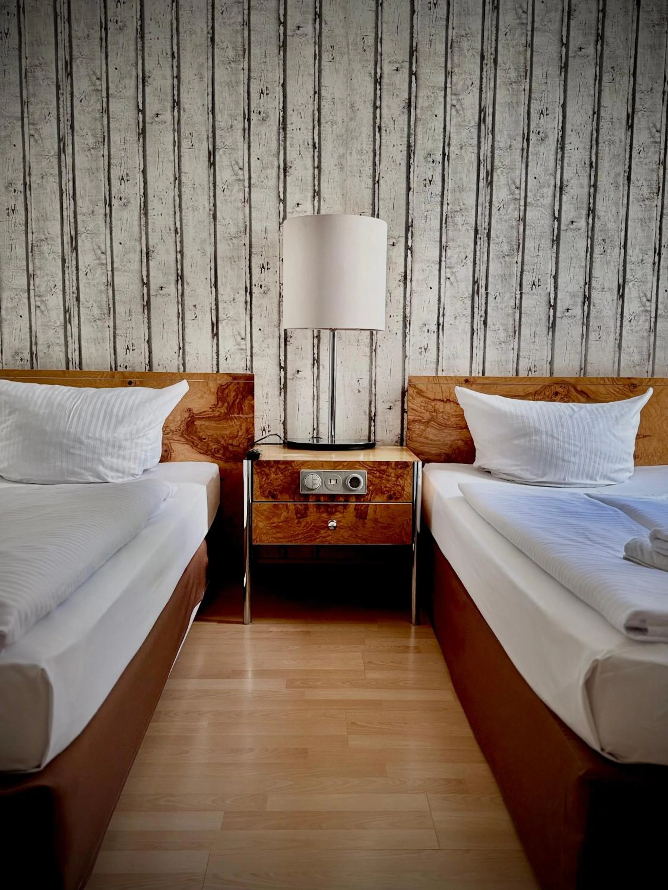 Photo of the whole room, Bed in Erlanger Hof