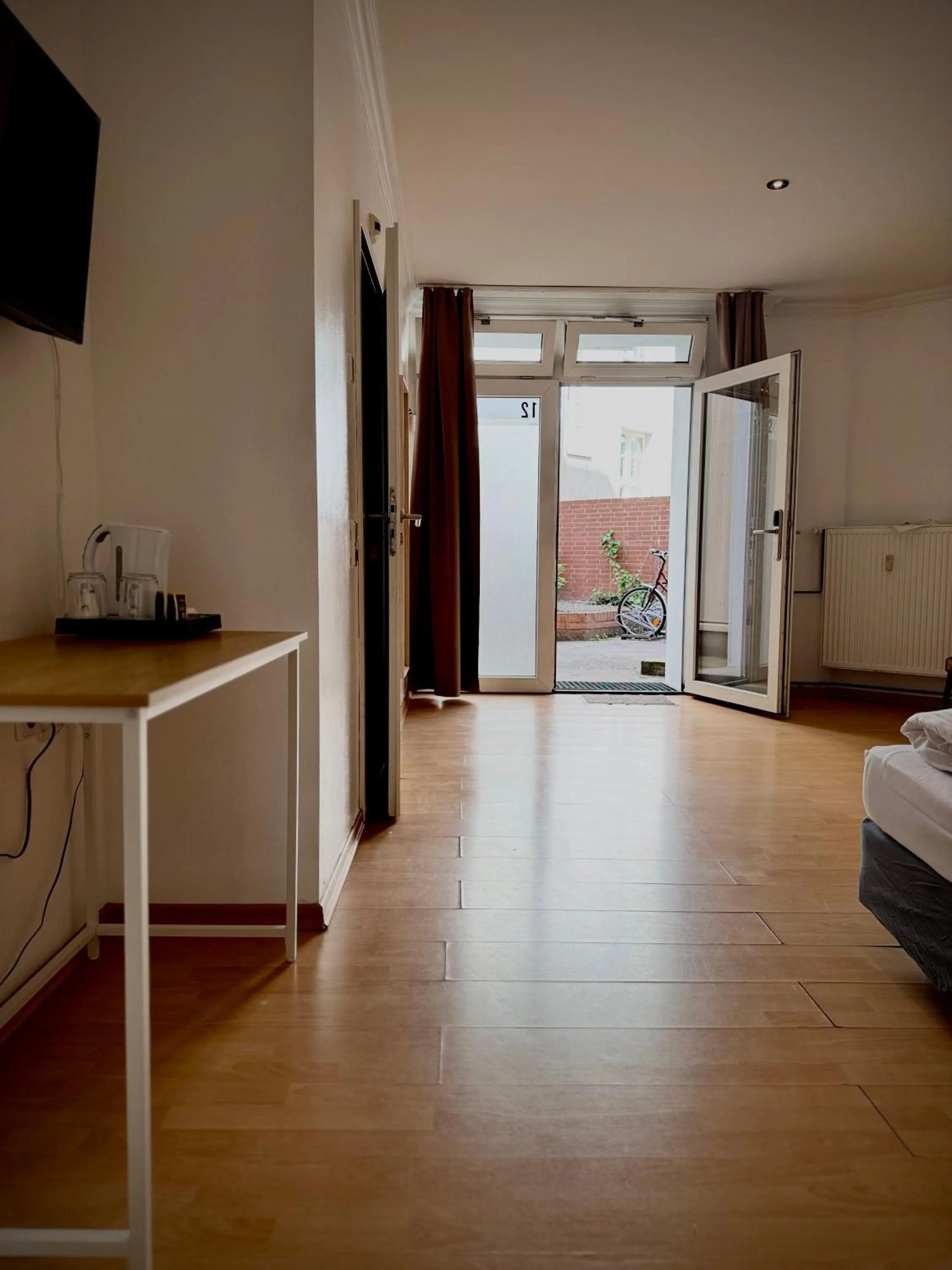 Photo of the whole room, Bed in Erlanger Hof