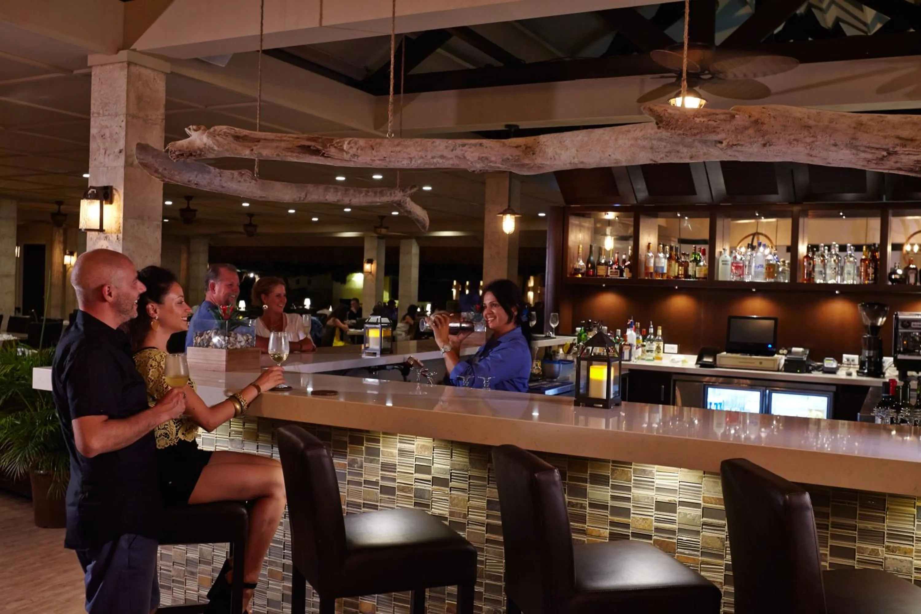 Lounge or bar in Manchebo Beach Resort and Spa