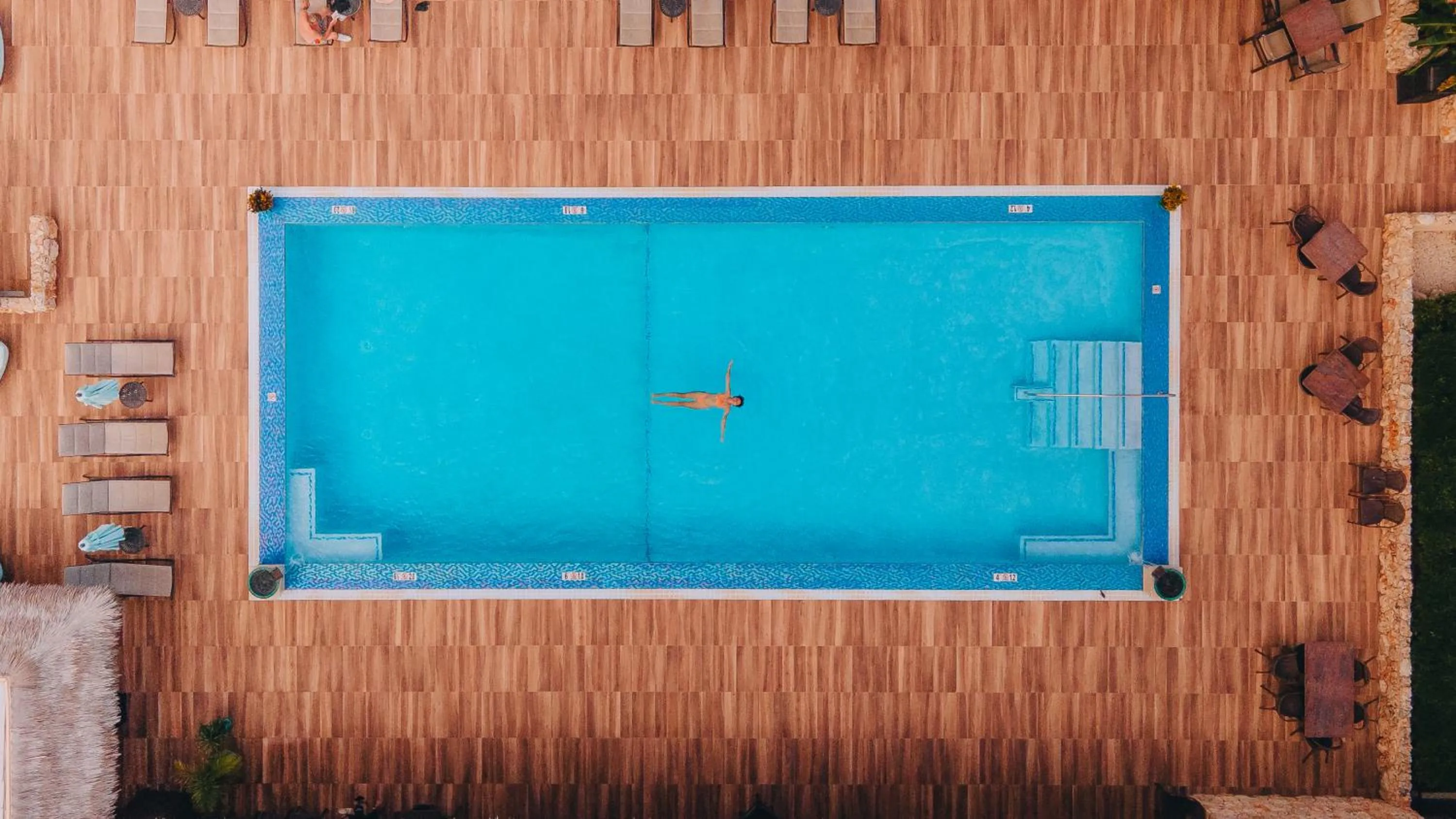 Swimming pool in Manchebo Beach Resort and Spa