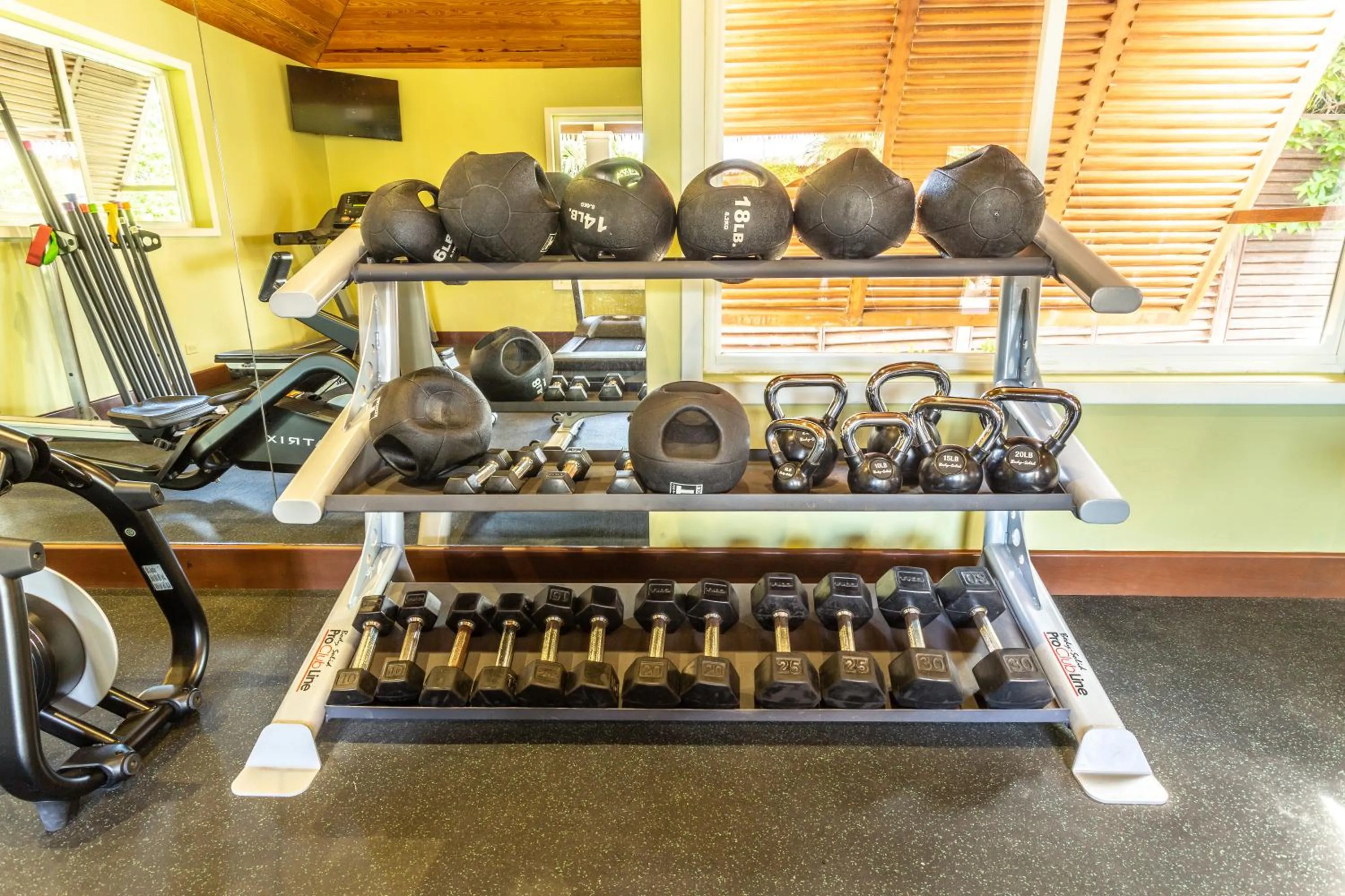 Fitness centre/facilities in Manchebo Beach Resort and Spa
