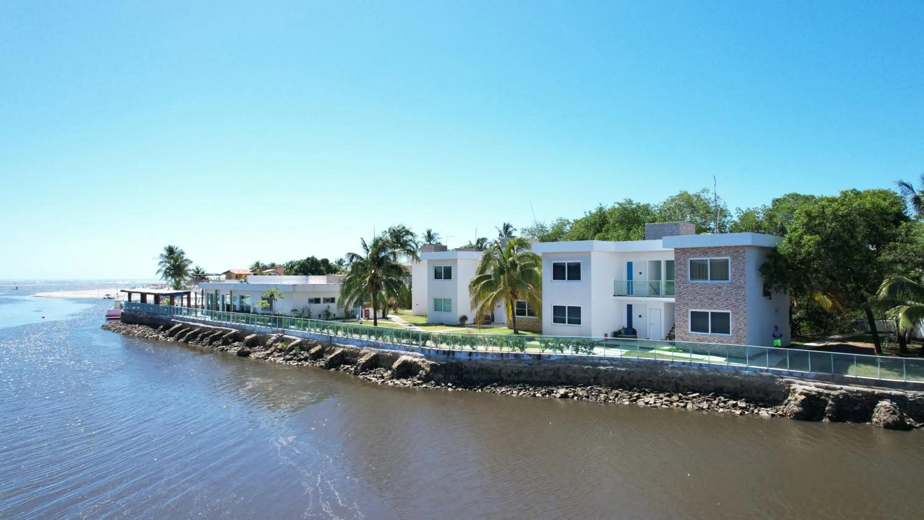 Property building in Pousada Jirituba