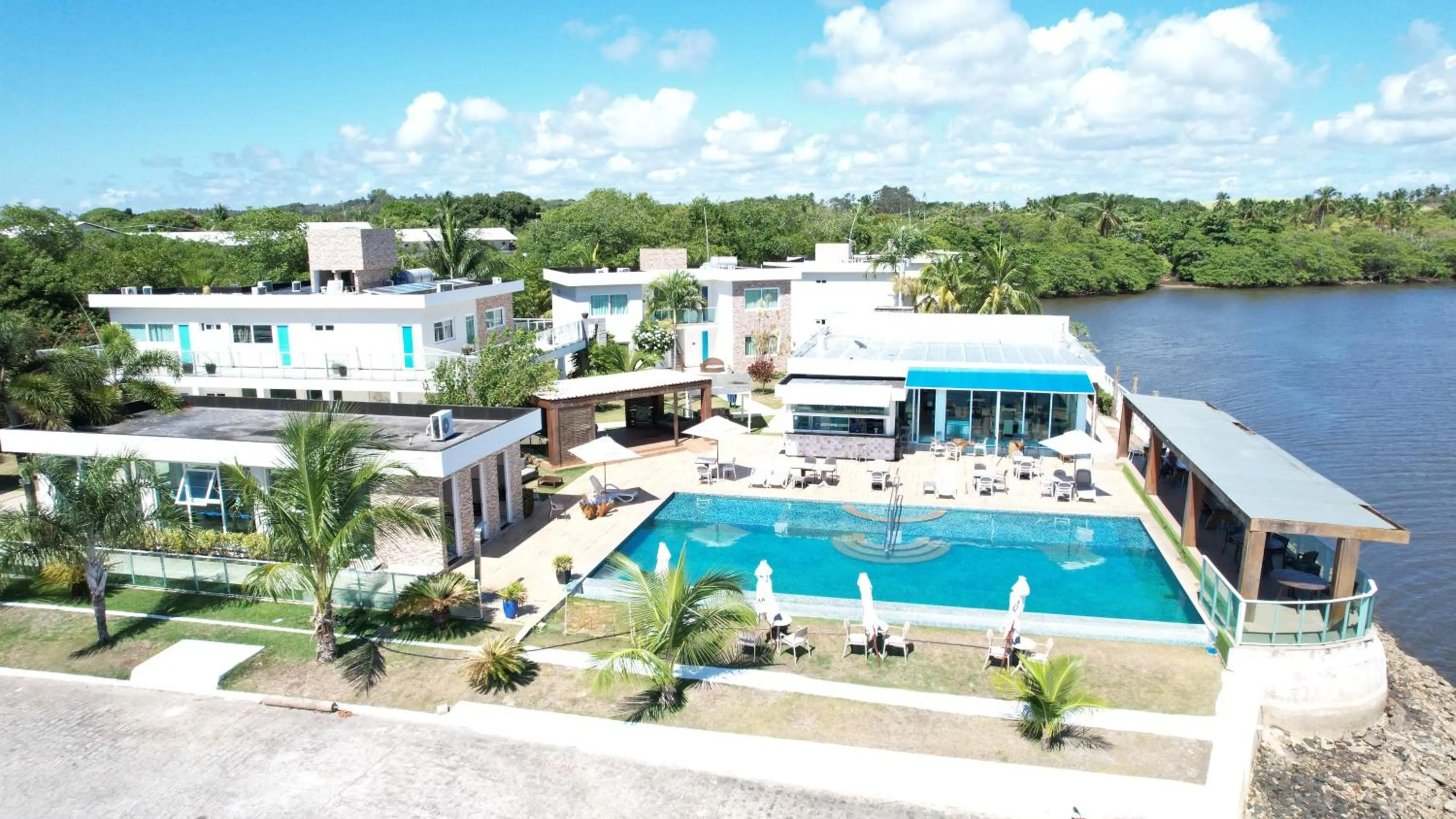 Property building in Pousada Jirituba