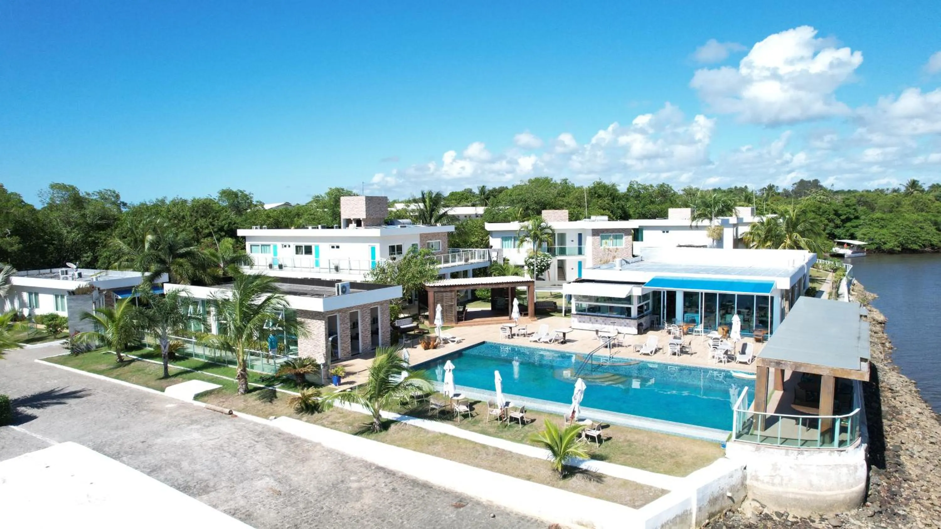 Property building in Pousada Jirituba