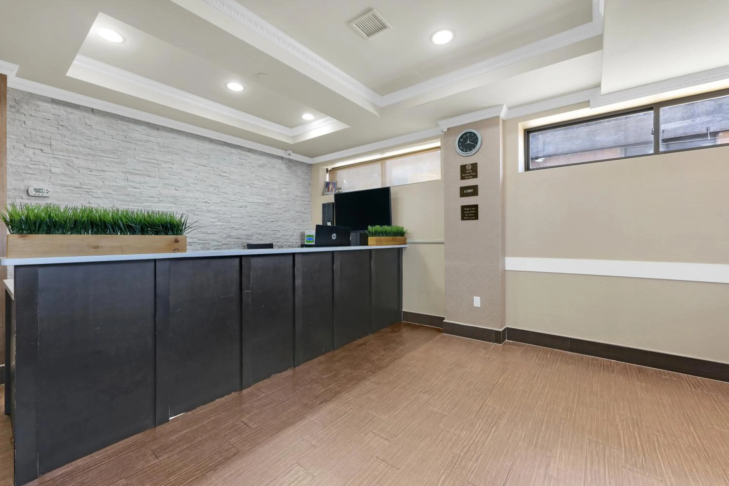 Lobby or reception in Hotel Pergola Jamaica JFK