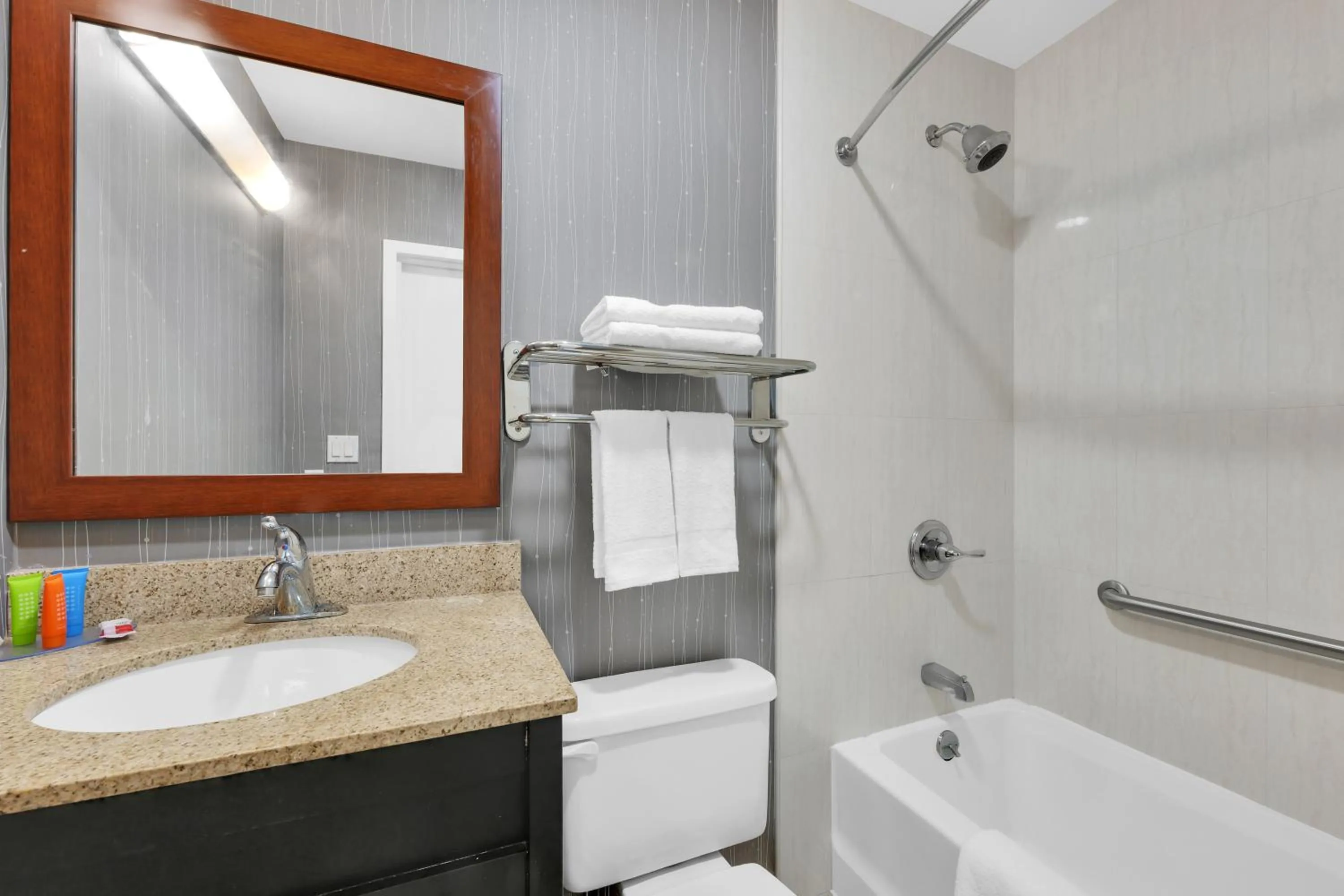 Bathroom in Hotel Pergola Jamaica JFK