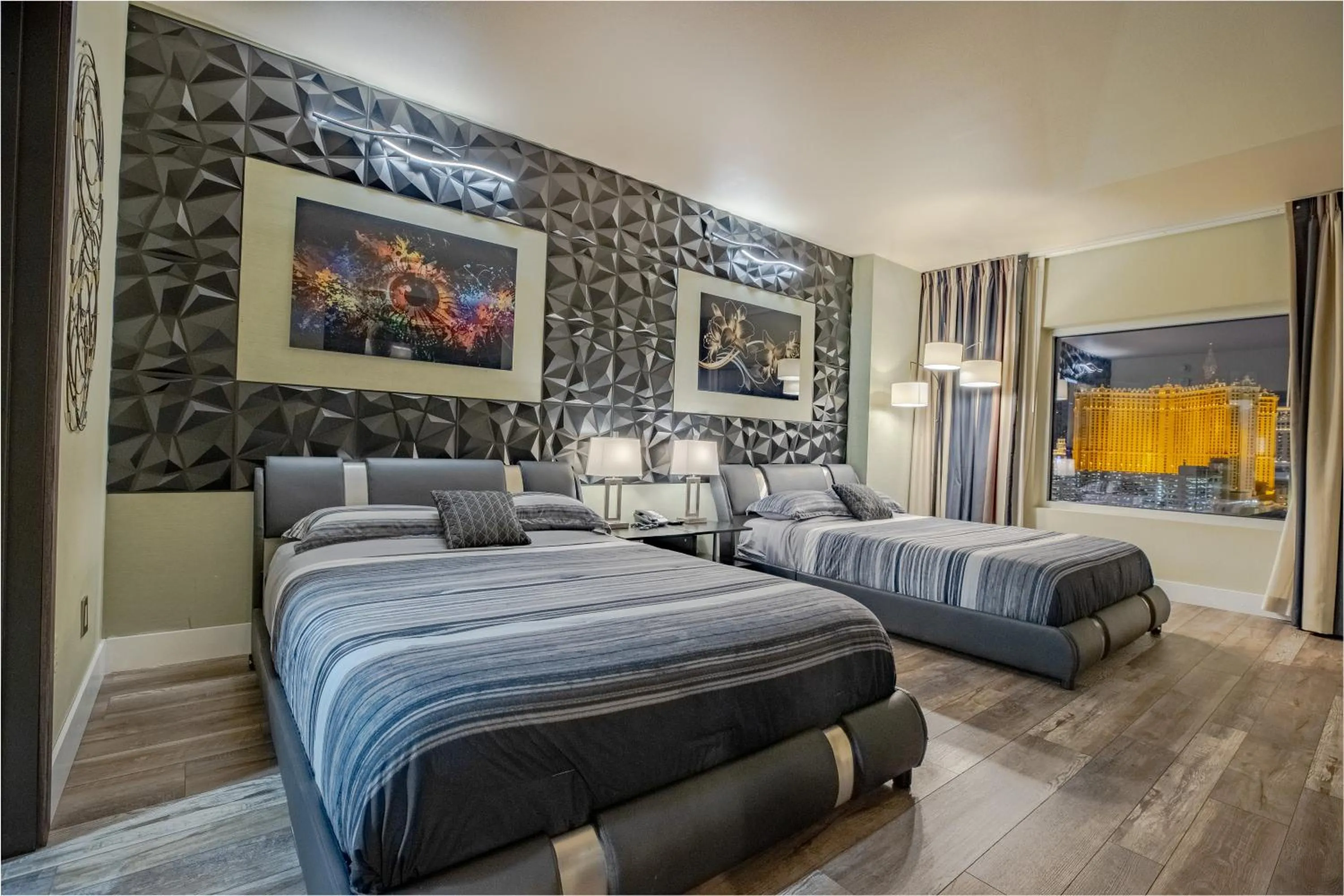 Bed in 2100 SqFt Penthouse Suite W/ Strip Views! POOL GYM