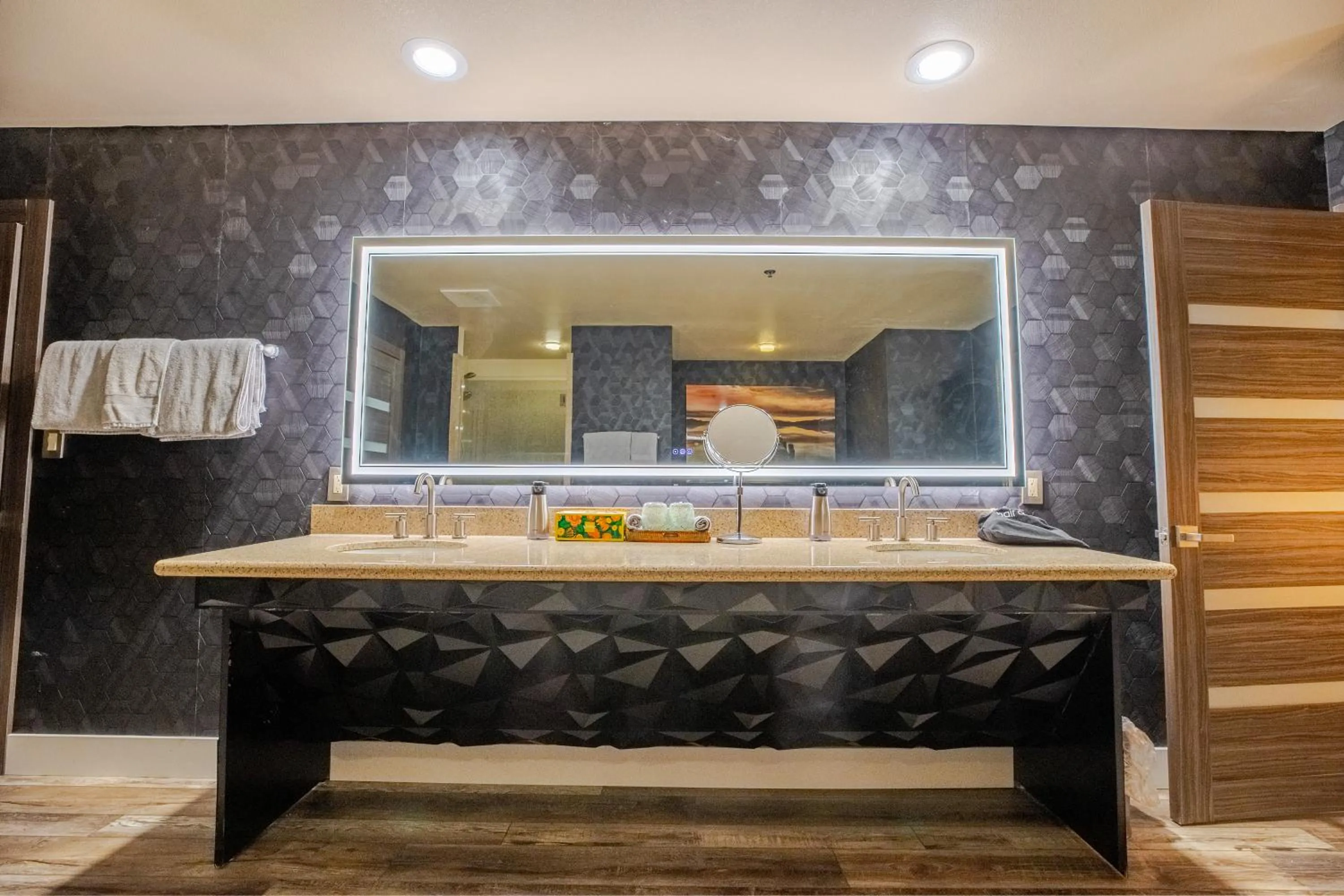 Bathroom in 2100 SqFt Penthouse Suite W/ Strip Views! POOL GYM