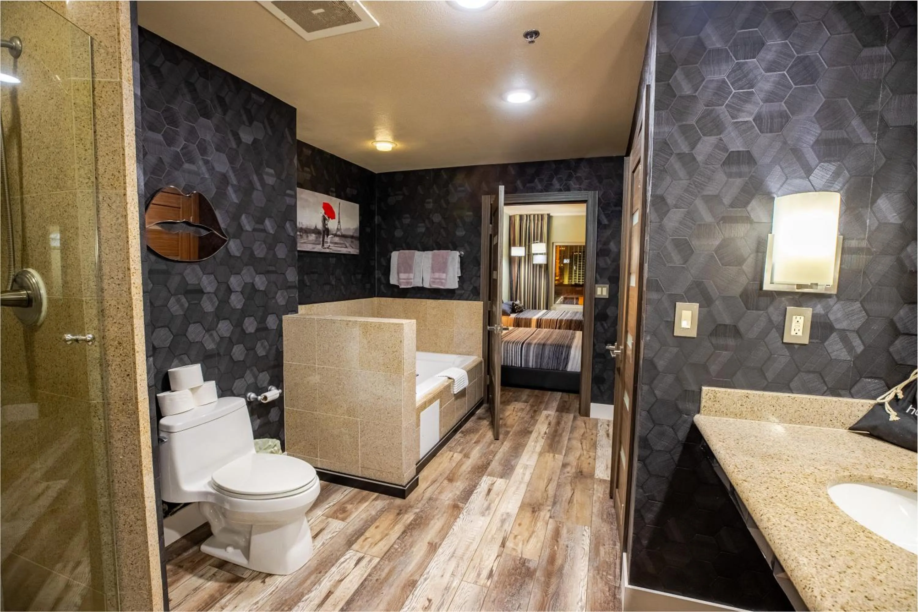 Toilet in 2100 SqFt Penthouse Suite W/ Strip Views! POOL GYM